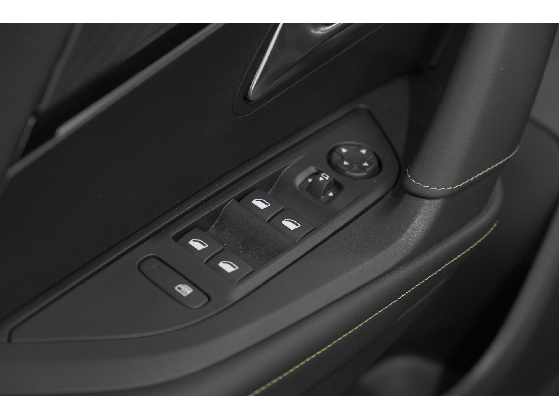 Peugeot 2008 1.2 Hybrid 145 GT | Camera | Apple Carplay | Parkeersensoren