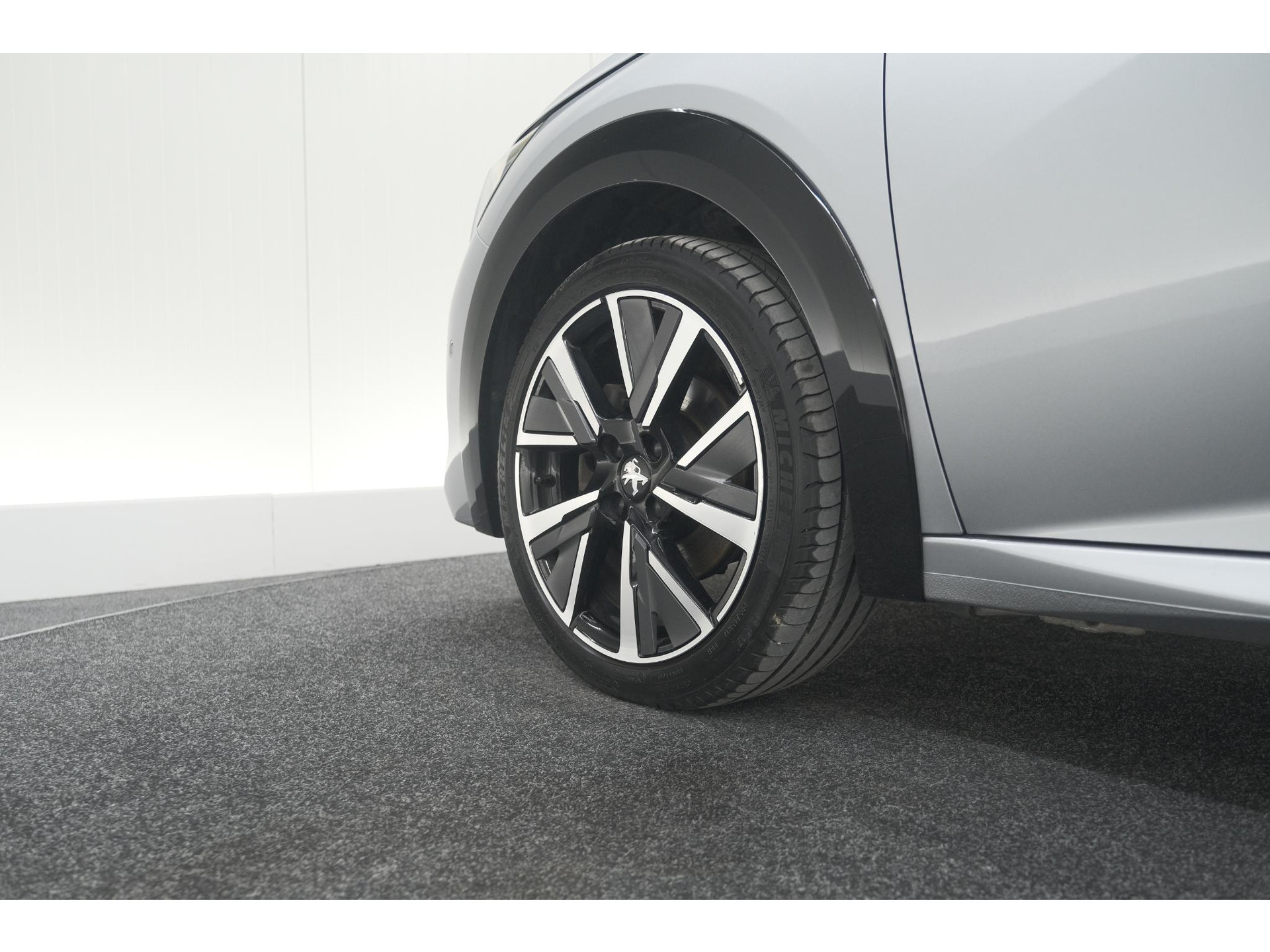 Peugeot 208 PureTech 131 EAT8 GT | Camera | Dodehoekdetectie | Navigatie | Carplay