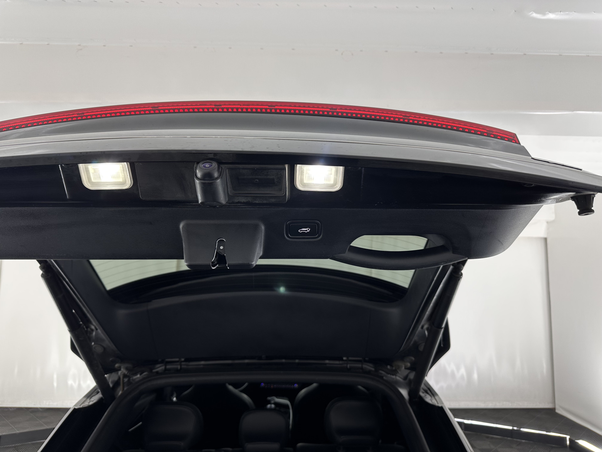 Kia EV6 GT-Line 77.4 kWh (INCL-BTW) *AUT | PANO | HEAD-UP | LEATHER-ALCANTARA | ADAPTIVE-CRUISE | DIGI-COCKPIT | MERIDIAN-AUDIO | MEMORY-PACK | FULL-LED | KEYLESS | TOP-VIEW | DAB | BLIND-SPOT | NAVI-FULLMAP | PRIVAC