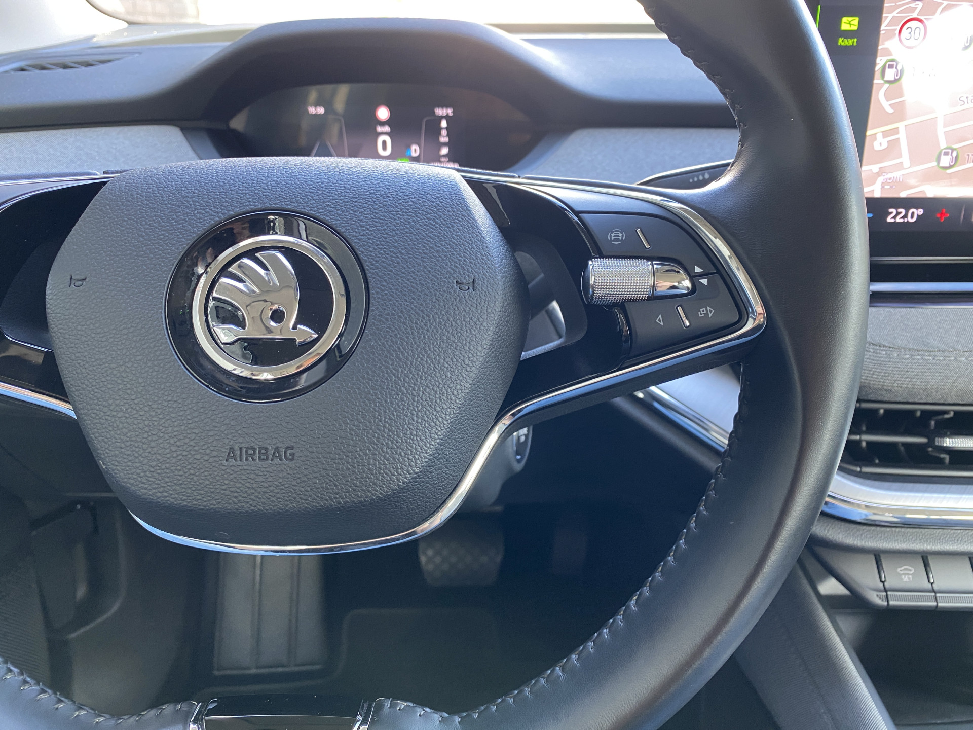 ŠKODA Enyaq iV 60 | 1e eigenaar | dealer onderhouden | navigatie | camera | sfeerverlichting | apple carplay | SOH 92%