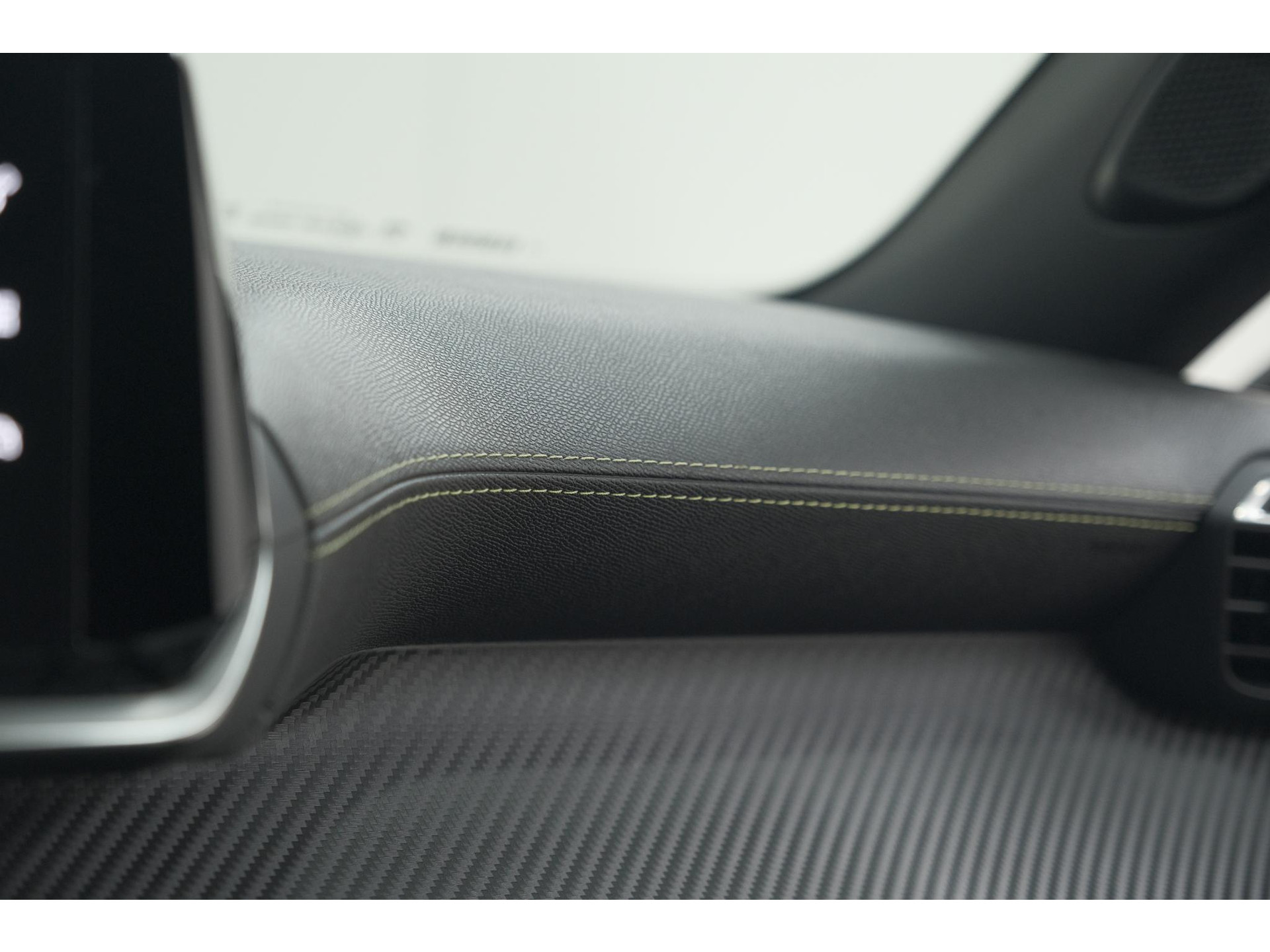 Peugeot 2008 PureTech 130 GT-Line | Trekhaak | Camera | Apple Carplay | Parkeersensoren
