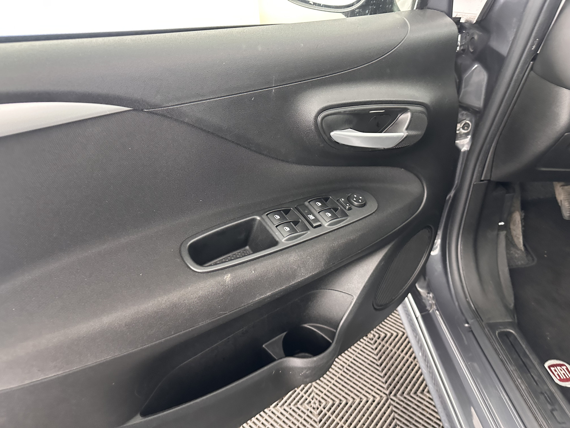 Fiat Punto Evo 1.3 M-Jet Lounge *ECC | SPORT-SEATS | MICROFIBRE | PDC | CRUISE | RADIO-CD/MP3 | 16''ALU*