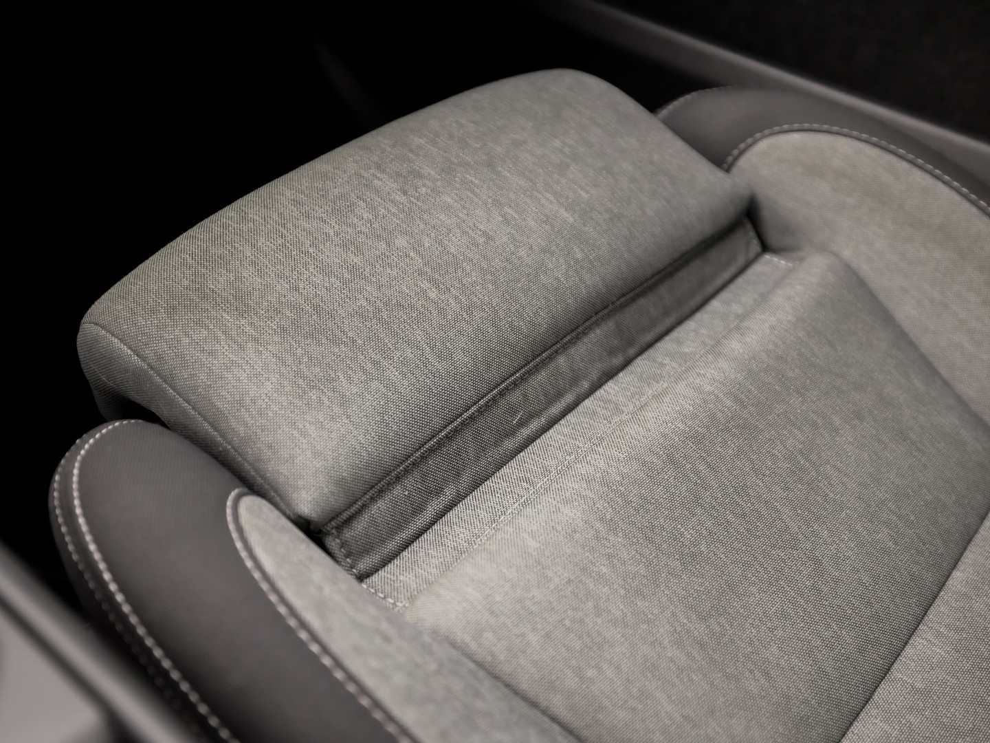 Volvo XC40 1.5 T4 Recharge Inscription 211Pk Automaat (APPLE CARPLAY, STUUR/STOELVERWARMING, MEMORY SEATS, CAMERA, STOELVERWARMING ACHTER, KEYLESS, GETINT GLAS, ELEK ACHTERKLEP, ZWART HEMEL, NIEUWSTAAT)