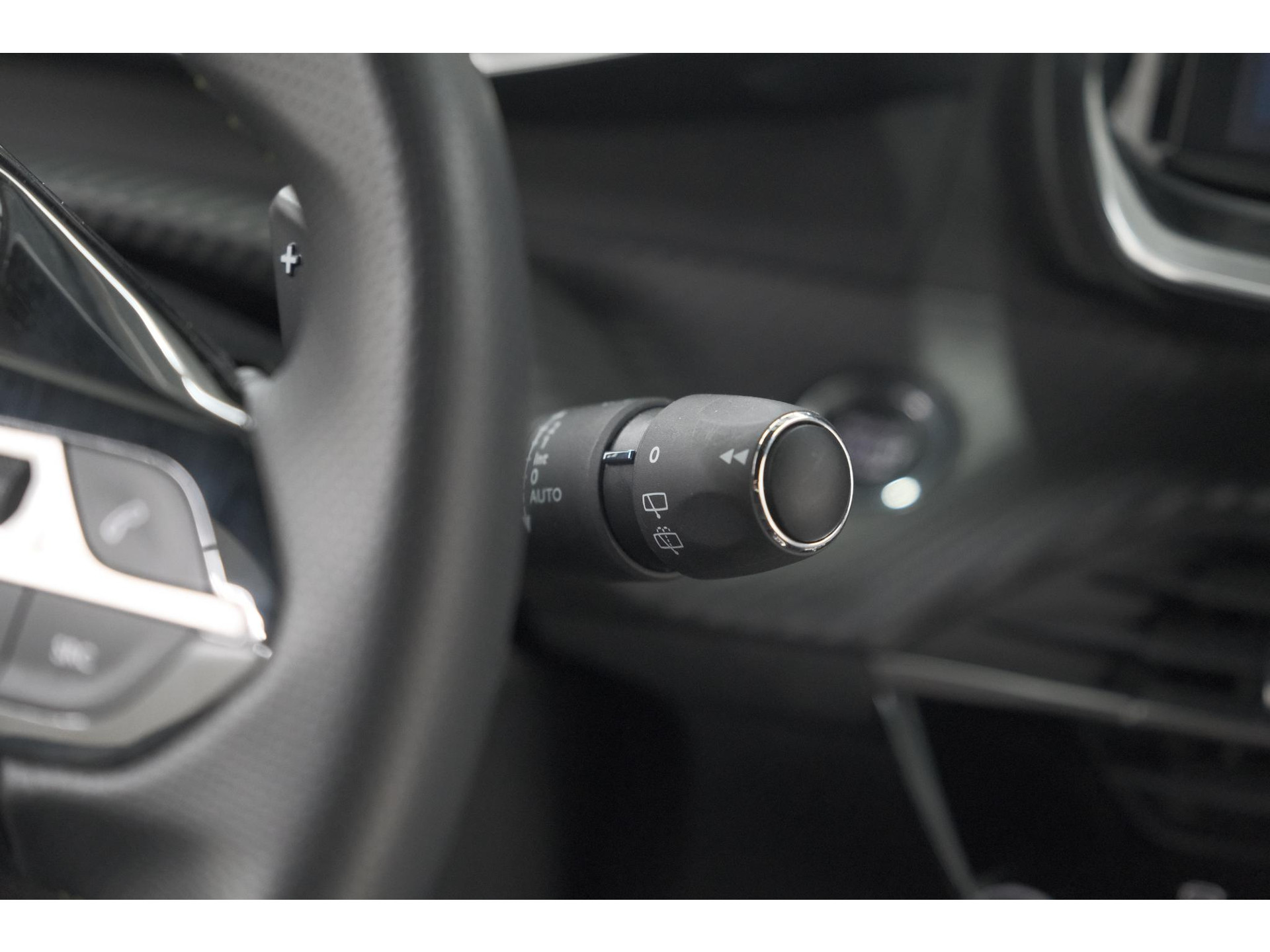 Peugeot 2008 PureTech 130 EAT8 GT | Camera | Apple Carplay | Parkeersensoren | 17 Inch Lichtmetalen Velgen
