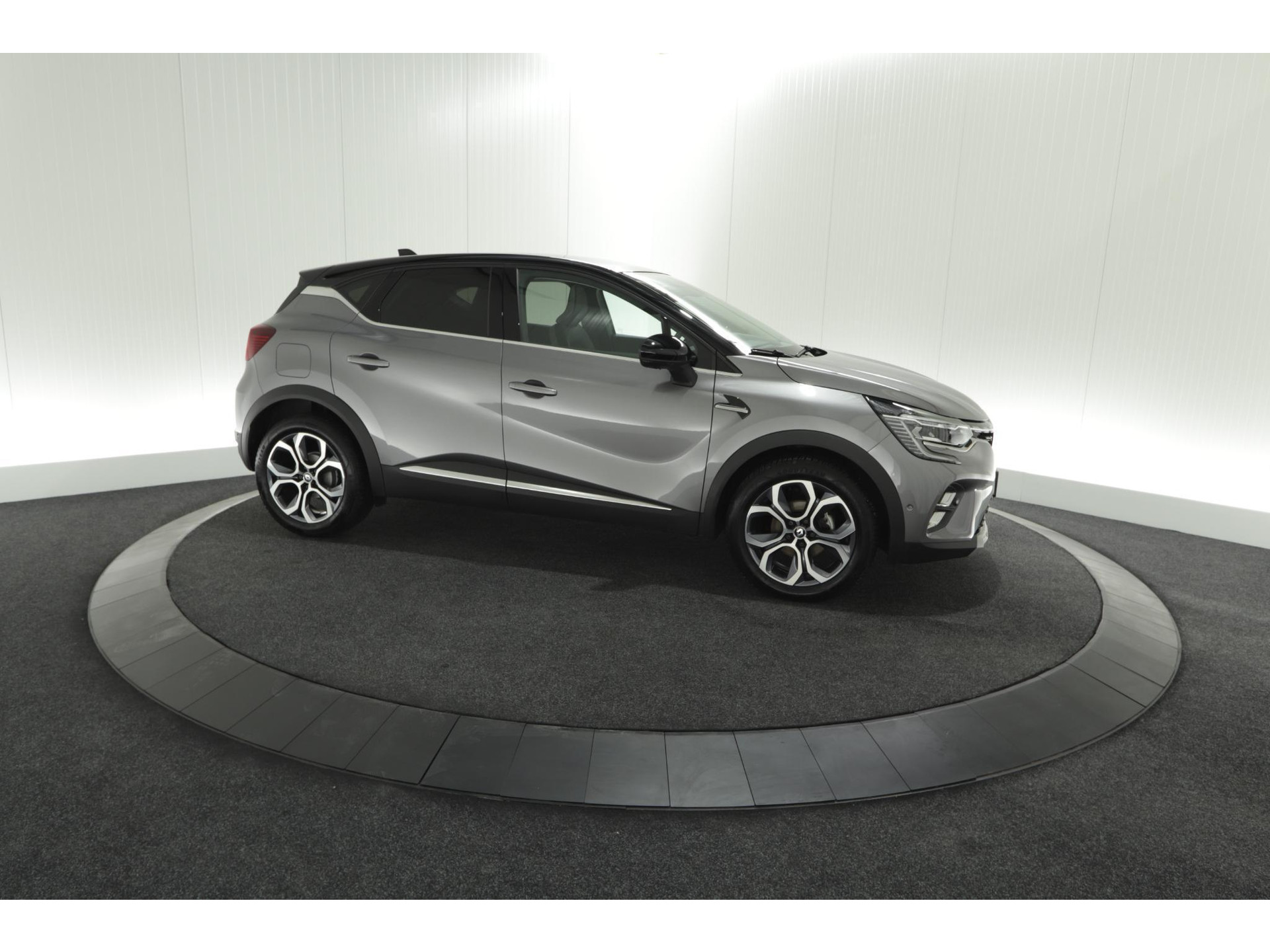 Renault Captur Mild Hybrid 140 EDC Techno | 360 Camera | 9.3 Inch Grootscherm | Stoelverwarming | Apple Carplay | 18 Inch Lichtmetalen Velgen