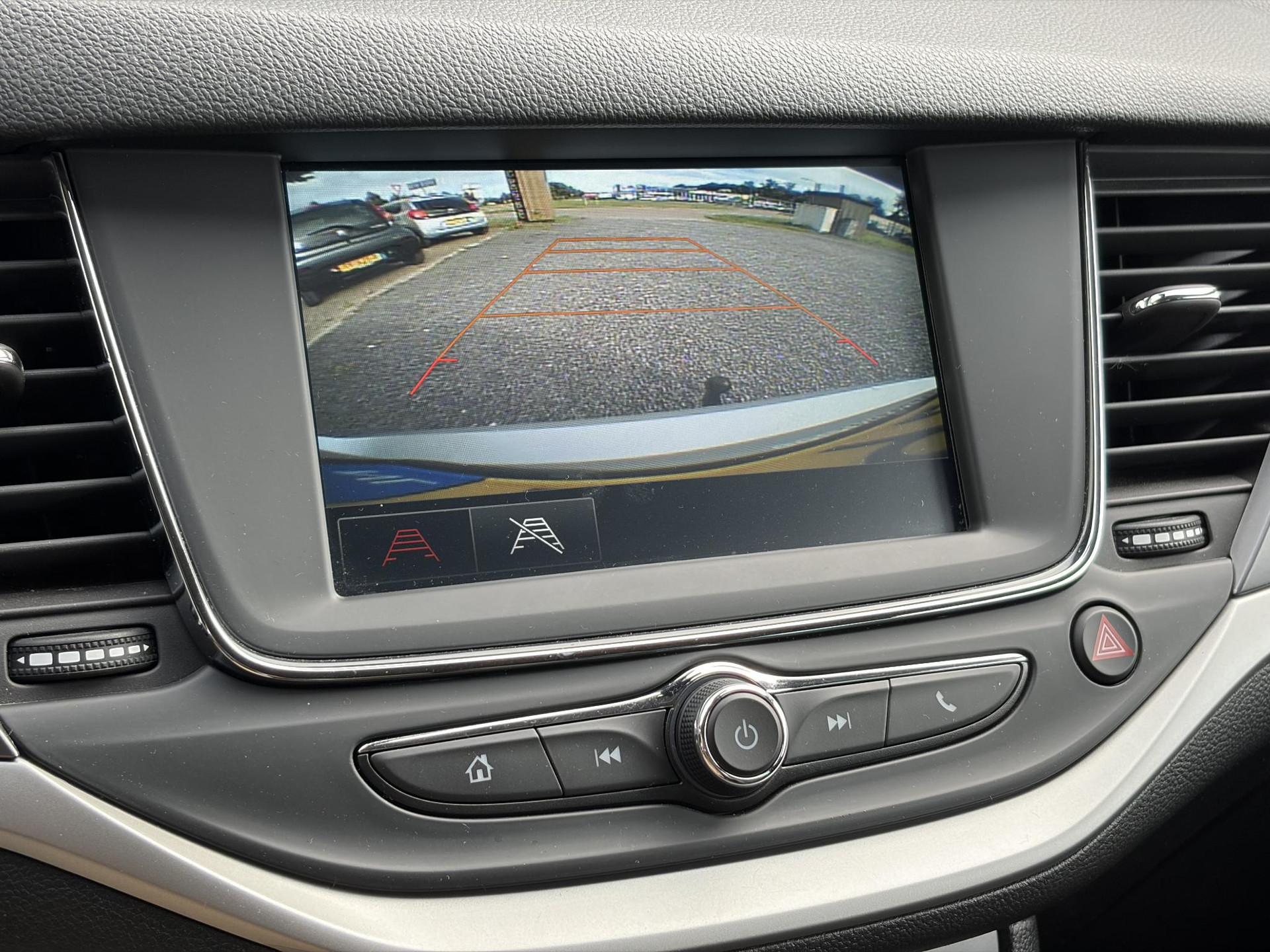 Opel Astra Sports Tourer 1.2 Business Executive ✓1e Eigenaar✓146pk✓Camera✓Trekhaak✓Carplay✓Airco✓Cruise✓Pdc V+A✓Lm velgen✓Comfortstoelen✓6 Bak✓N.A.P✓Nieuwe Apk bij Aflevering