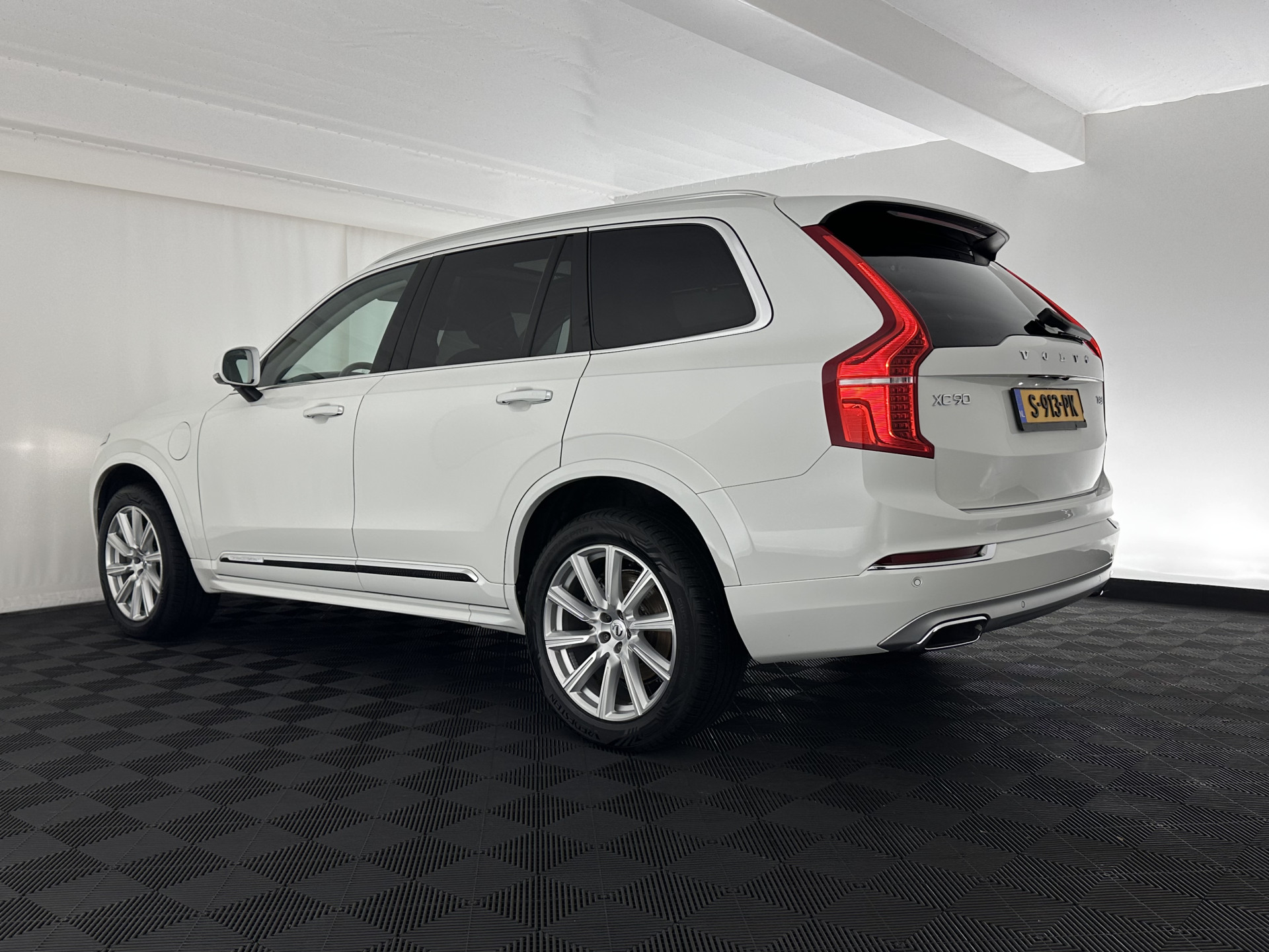 Volvo XC90 2.0 T8 Twin Engine AWD Inscription (7-Pers.) [ Plug-In ] Aut.*PANO | LEATHER | FULL-LED | MEMORY-PACK | DIGI-COCKPIT | HARMAN/KARDON | CAMERA | HEATED-SPORTSEATS | HEAD-UP | LANE-ASSIST | CARPLAY | AIRSUSPENSION | ECC | PDC | CRUISE | TOWBAR |