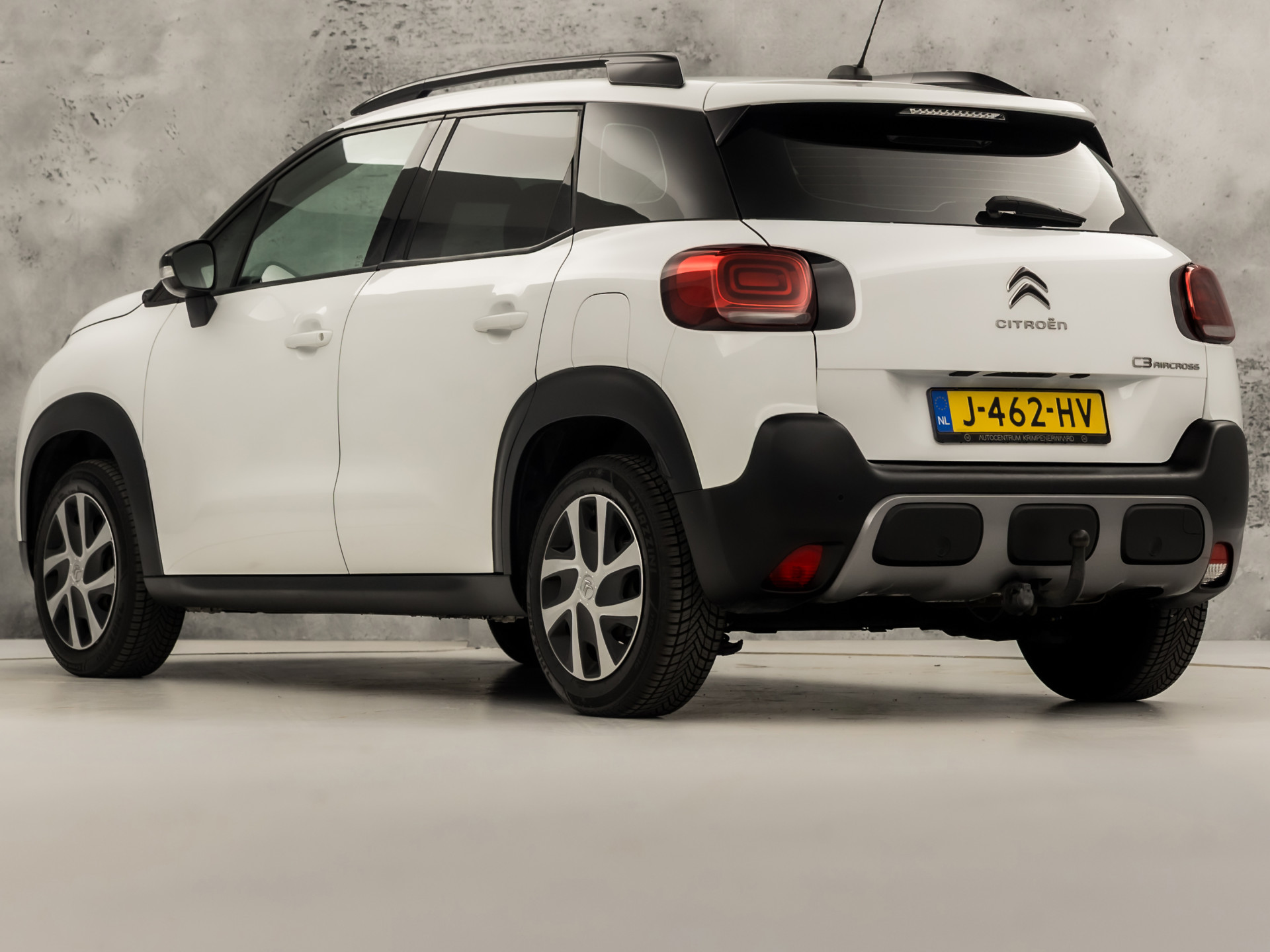 Citroën C3 Aircross 1.2 PureTech S&S Sport (APPLE CARPLAY, GROOT NAVI, LM VELGEN, TREKHAAK, GETINT GLAS, SPORTSTOELEN, CRUISE, NIEUWE APK, NIEUWSTAAT)