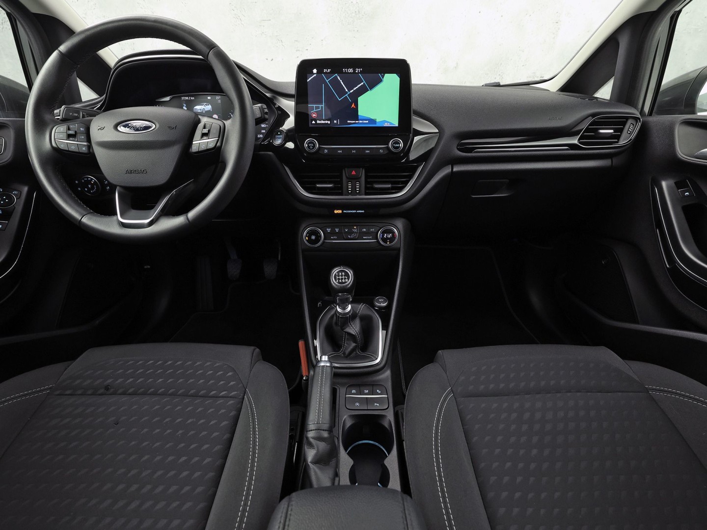 Ford Fiesta 1.0 EcoBoost Titanium Sport (APPLE CARPLAY, GROOT NAVI, CLIMATE, CAMERA, SPORTSTOELEN, ADAPTIVE CRUISE, KEYLESS, PARKEERSENSOREN, NIEUWSTAAT)