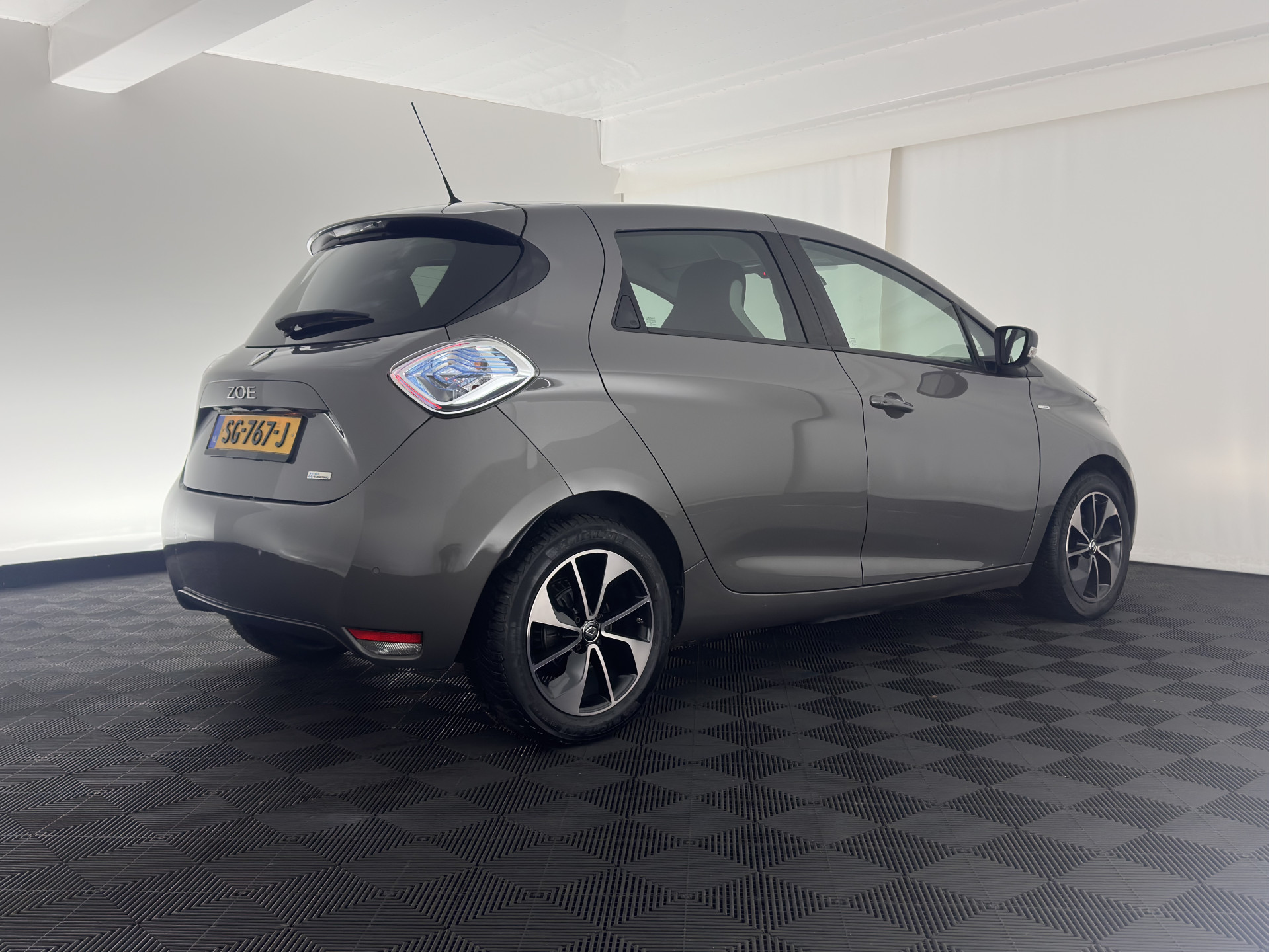 Renault ZOE R90 Bose 41 kWh (Inclusive-Battery) [ 3-Fase ] {SOH-85%} Aut.*LUXURY-LEATHER | BOSE-AUDIO | NAVI-FULLMAP | FULL-LED | DIGI-COCKPIT | CRUISE | ECC | PDC | PRIVACY-GLASS | HEATED-COMFORTSEATS | 16"ALU*