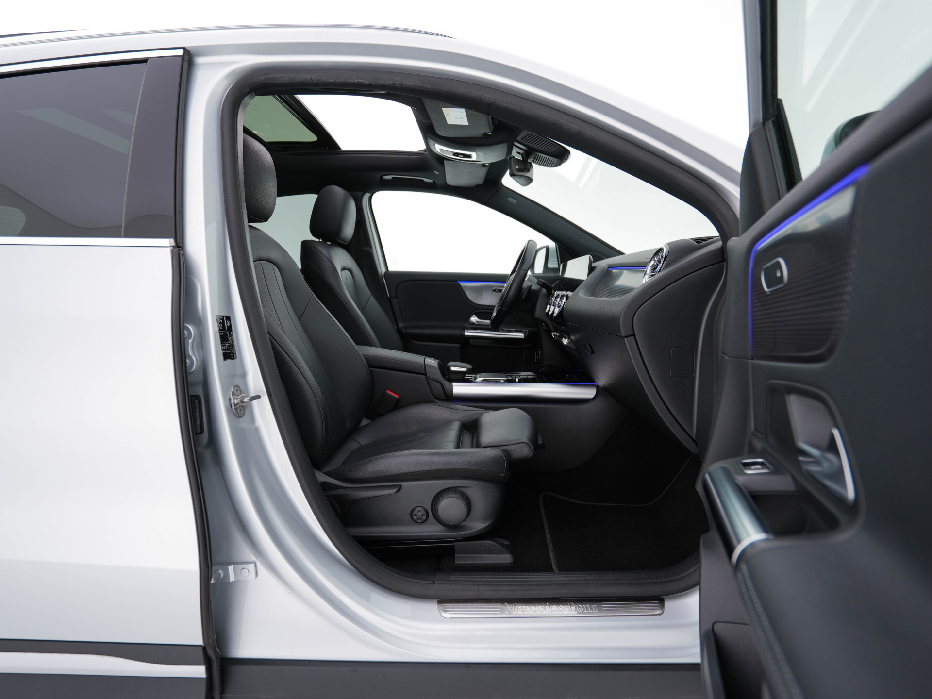 Mercedes-Benz EQA 250 Business Solution Luxury 67 kWh [ 3-Fase ] (SOH-94%) (INCL-BTW) *PANO | LEATHER | WIDESCREEN-COCKPIT | FULL-LED | BLINDSPOT | AMBIENT-LIGHT | CAMERA | NAVI-FULLMAP | DAB+ | COMFORT-SEATS | ECC | SHIFTPADDLES | CRUISE | HEATED-SEATS |