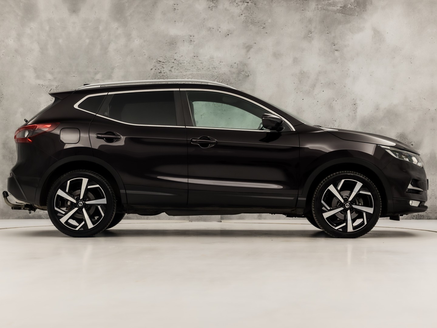 Nissan Qashqai 1.2 Tekna + Sport pack (PANORAMADAK, NAVIGATIE, MEMORY SEAT, NAPPA LEDER, ZWART HEMEL, 360 CAMERA, STOELVERWARMING, GETINT GLAS, TREKHAAK, NIEUWE APK, NIEUWSTAAT)