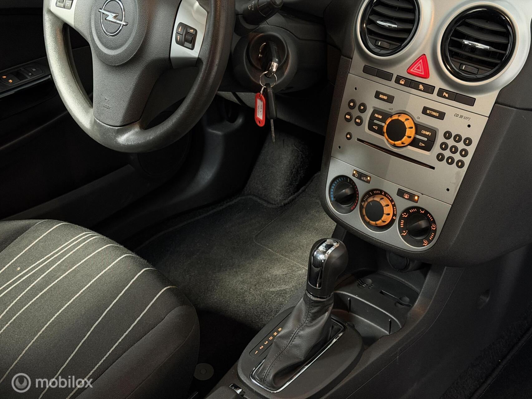 Opel Corsa 1.4-16V Cosmo| Vol Automaat | NAP | Cruise |Airco