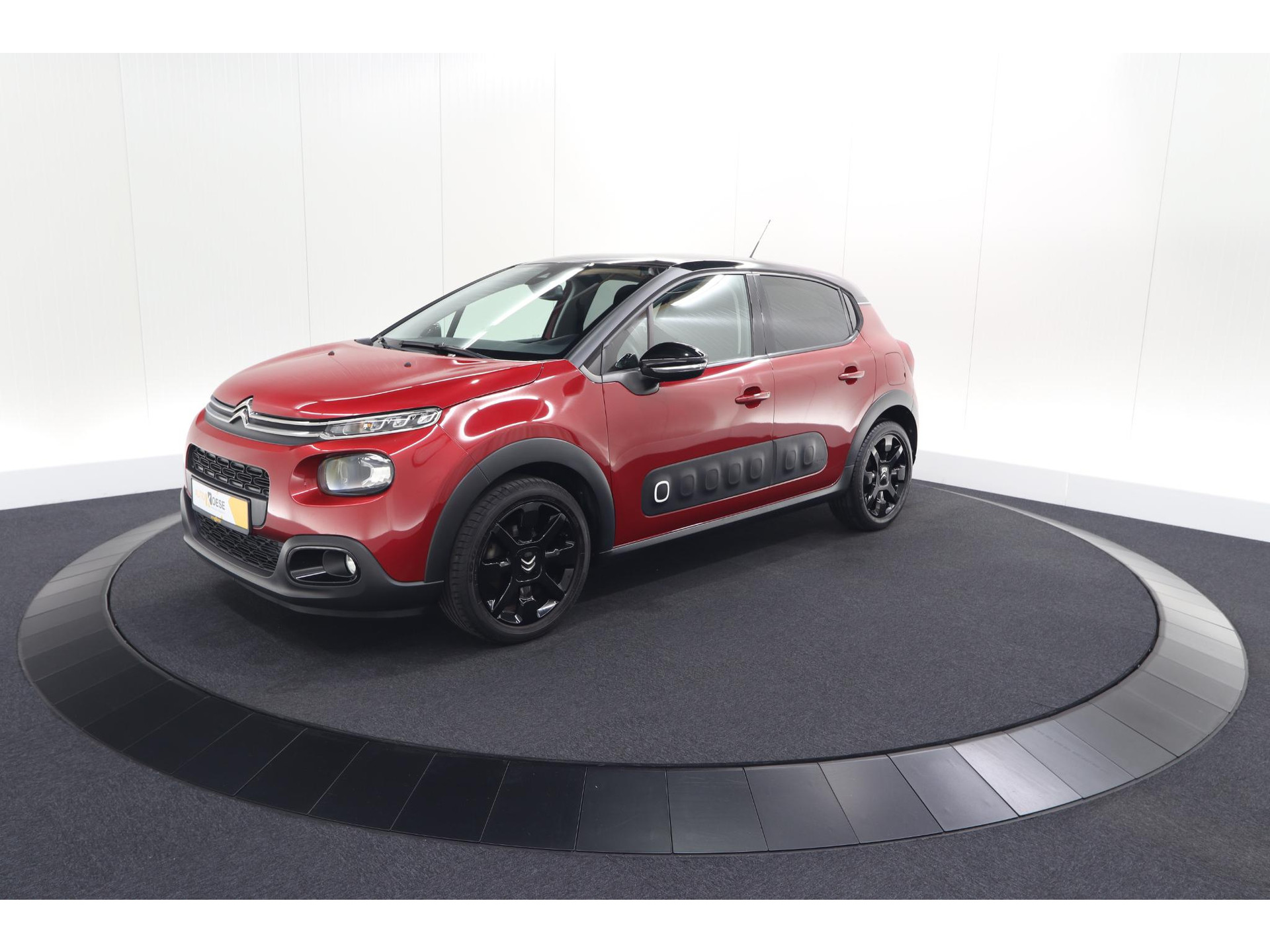 Citroen C3 PureTech 82 S&S Shine | Camera | Apple Carplay | Parkeersensoren | 16 Inch Velgen