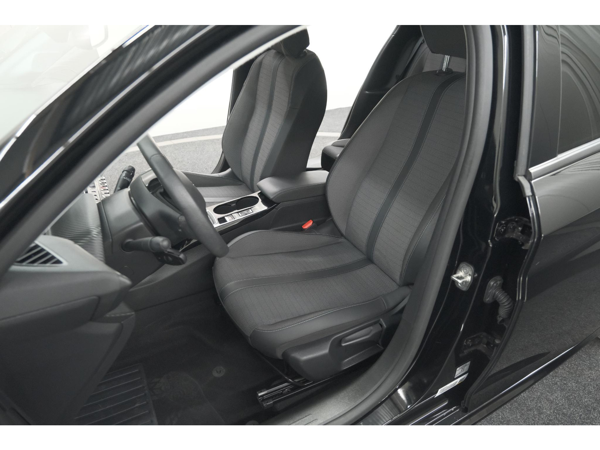 Peugeot 208 PureTech 100 Allure Pack | Camera | Apple Carplay | Stoelverwarming | Parkeersensoren