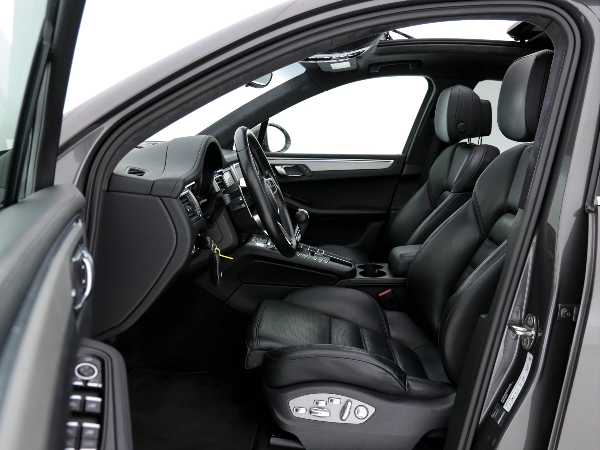 Porsche Macan 3.6 Turbo Aut. *PANO | XENON | FULL-LEATHER  | BOSE-SOUND | NL-AUTO | NAVI-PROF | XENON | COMFORT-SEATS | CAMERA | ECC | PDC | ALCANTARA | MODEL-2015*