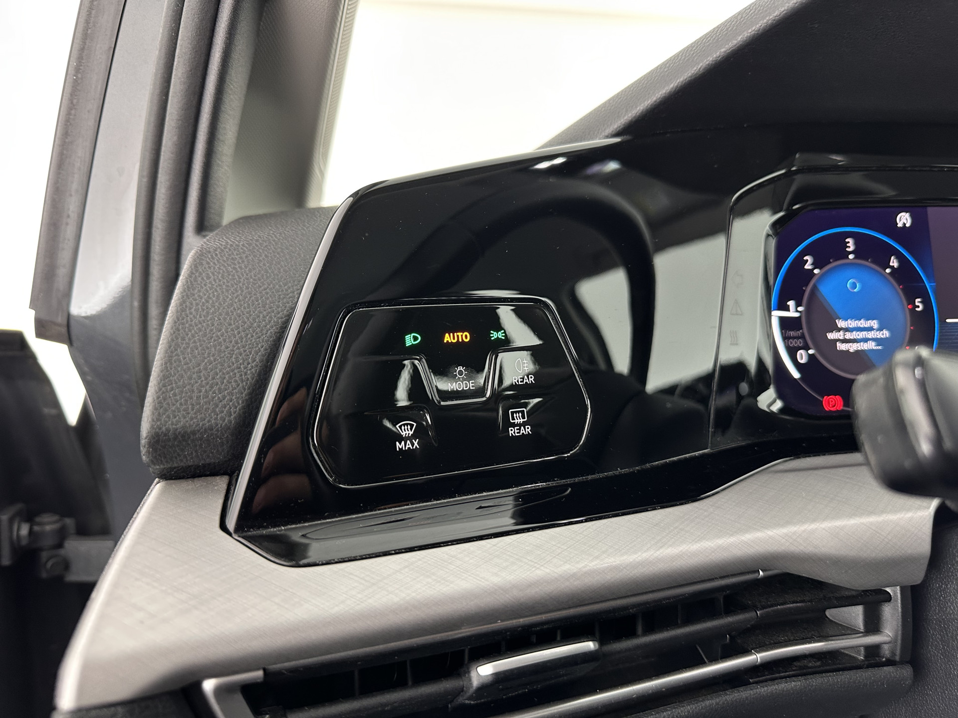 Volkswagen Golf Variant 2.0 TDI Life Business (INCL-BTW)  *FULL-LED | DIGI-COCKPIT | NAVI-FULLMAP | HEATED-COMFORTSEATS | KEYLESS | DAB+ | CARPLAY | ECC | AMBIENT-LIGHT | PDC | 16''ALU*