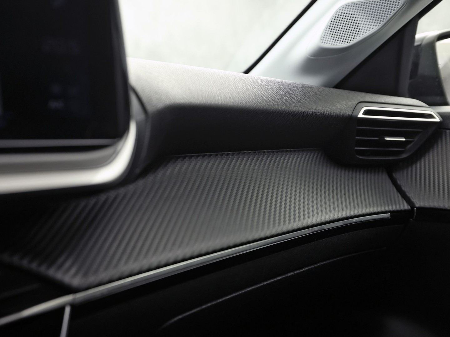 Peugeot 208 1.2 PureTech Allure Pack Automaat (VIRTUAL COCKPIT, BLACK PACK, APPLE CARPLAY, GROOT NAVI, 360 CAMERA, SPORTSTOELEN, GETINT GLAS, LM VELGEN, NIEUWSTAAT)