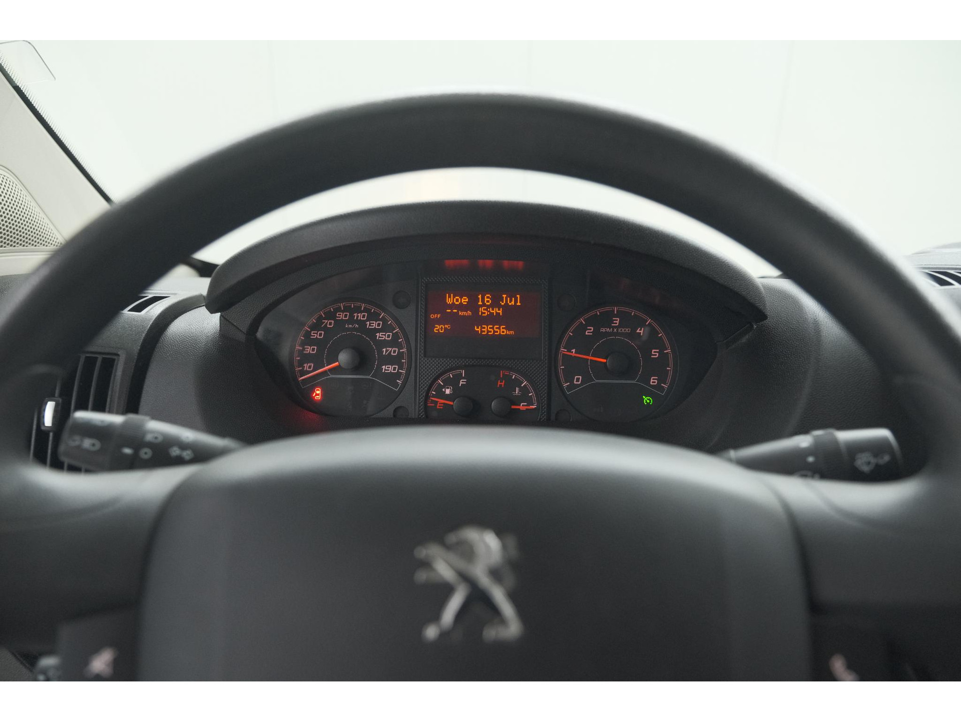 Peugeot Boxer 330 2.2 BlueHDi 140 L2H2 Premium | Navigatie | Houtenvloer In Laadruimte | Airco