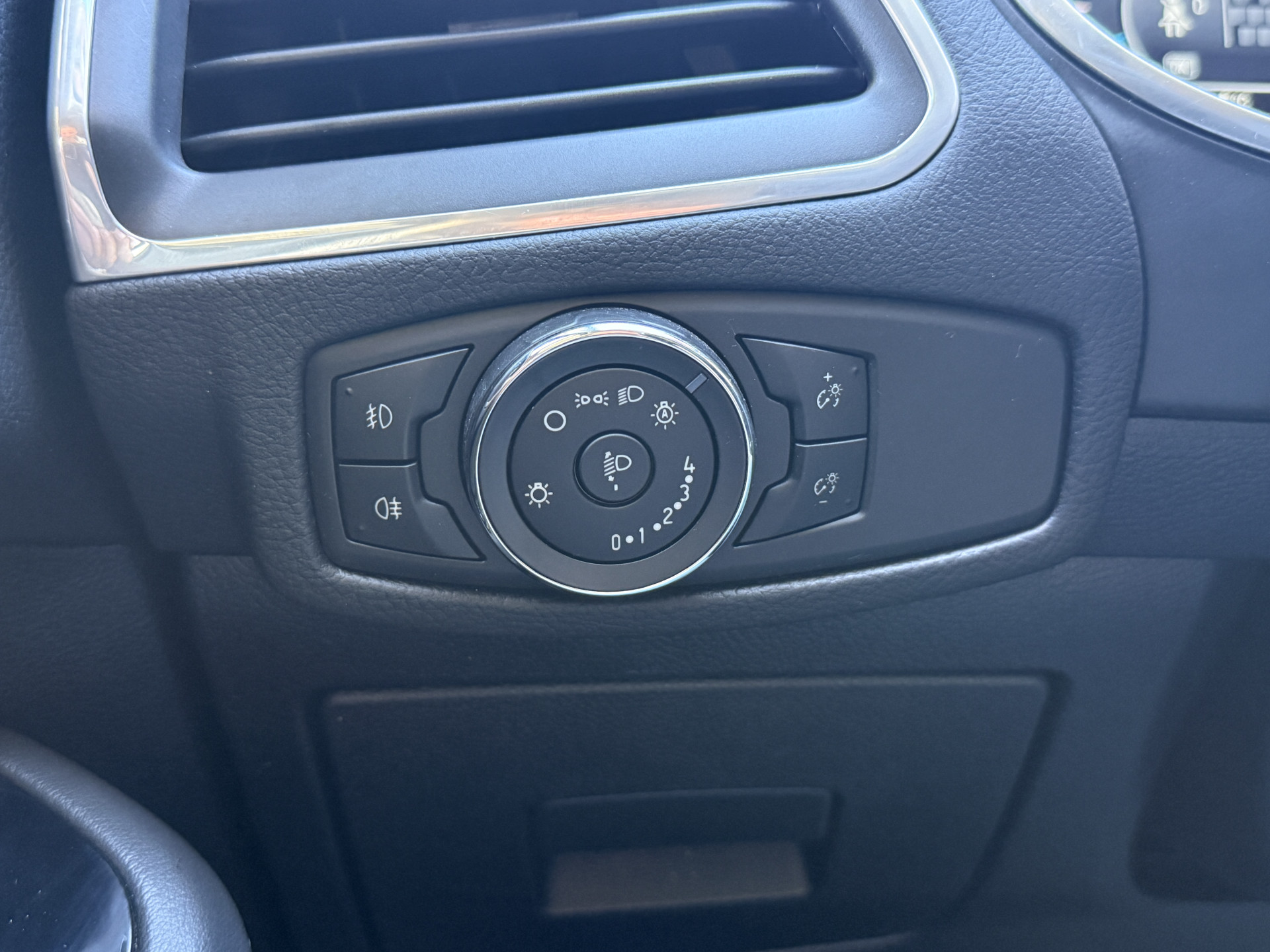Ford S-Max 1.5 Titanium 7p. | Stoel/stuur verwarming | Trekhaak | Apple Carplay