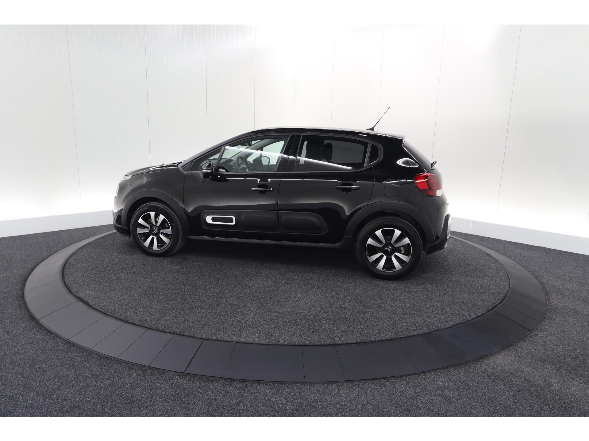 Citroen C3 PureTech 110 EAT6 Max | Apple Carplay | Parkeersensoren | Climate Control | 16 Inch Lichtmetalen Velgen