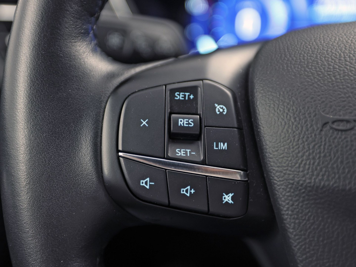 Ford Kuga 2.5 PHEV Titanium 225Pk Automaat (VIRTUAL COCKPIT, APPLE CARPLAY, GROOT NAVI, CAMERA, SPORTSTOELEN, KEYLESS, GETINT GLAS, LANE ASSIST, NIEUWSTAAT)