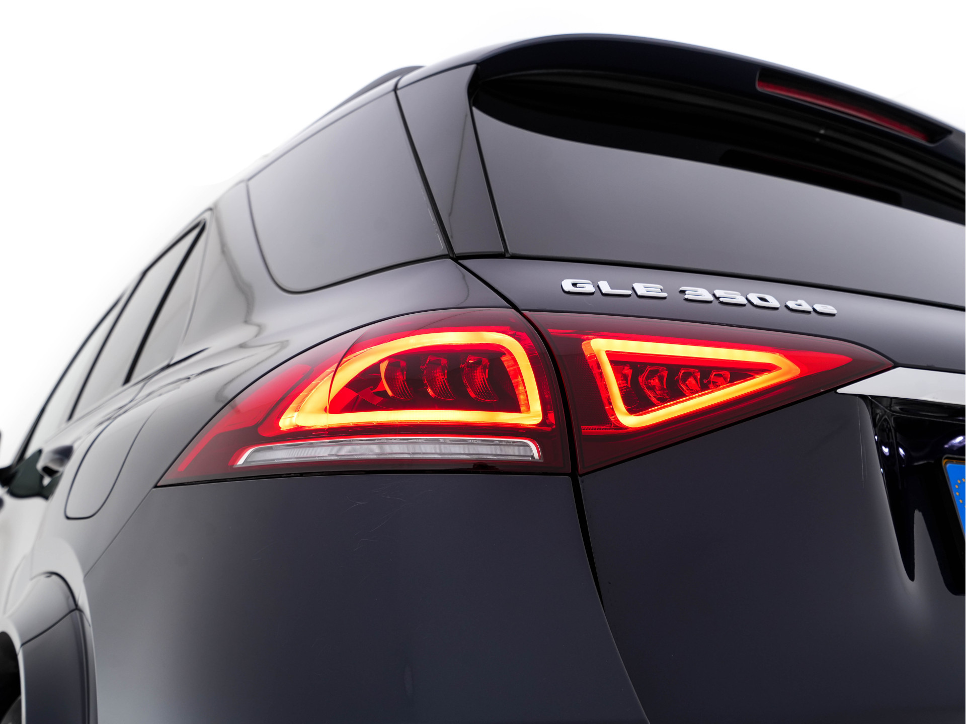 Mercedes-Benz GLE-klasse 350 de 4MATIC AMG-Line Premium (Plug-in) (INCL-BTW) *LEATHER | BURMESTER-AUDIO | FULL-LED | WIDESCREEN-COCKPIT | AMBIENT-LIGHT | NAVI-FULLMAP | HEATED-SPORTSEATS | DAB | SHIFT-PADDLES | PRIVACY-GLASS | CAMERA | 20"ALU*