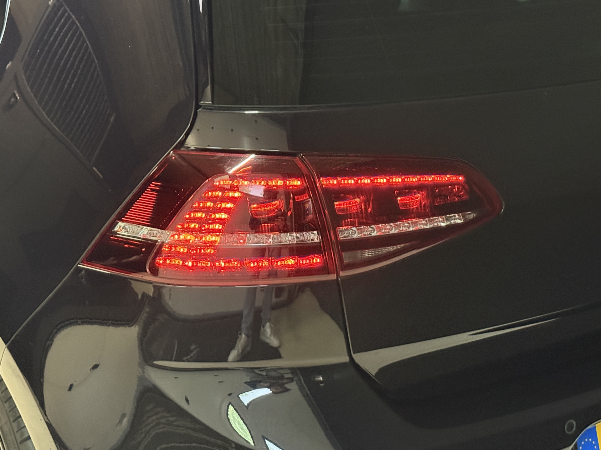 Volkswagen Golf 2.0 TSI R 4Motion | Camera | Panoramadak | 300PK | Stoelverwarming | Leder