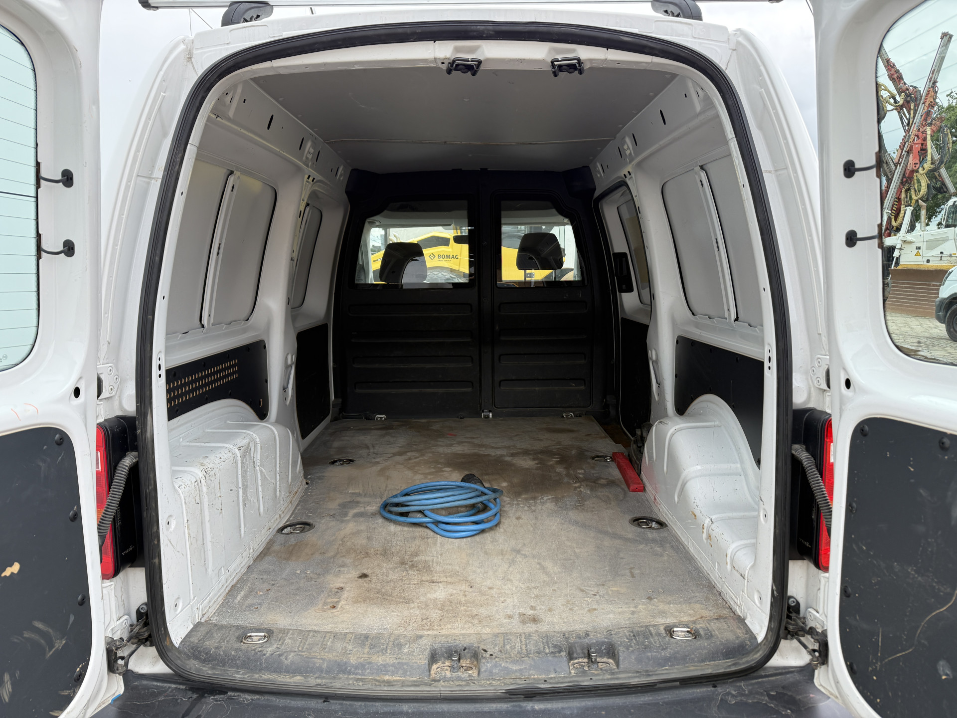 Volkswagen e-Caddy 37kWh 113PK L2H1 Elektrisch Caddy ABT Maxi 37,3kWh 159km WLTP Trekhaak Lichmetalen Velgen Airco Stoelverwarming Apple Carplay Parkeersensoren