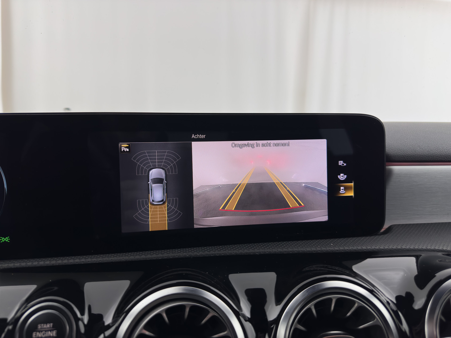 Mercedes-Benz A-klasse 160 AMG-Sportpack Business-Solution (INCL-BTW) *WIDESCREEN-DIGI-COCKPIT | FULL-LED | LEATHER-MICROFIBRE | CAMERA | DYNAMIC-SELECT | CRUISE | HEATED-SPORTSEATS | PRIVACY-GLASS | DAB | AMBIENT-LIGHT | 18"ALU*