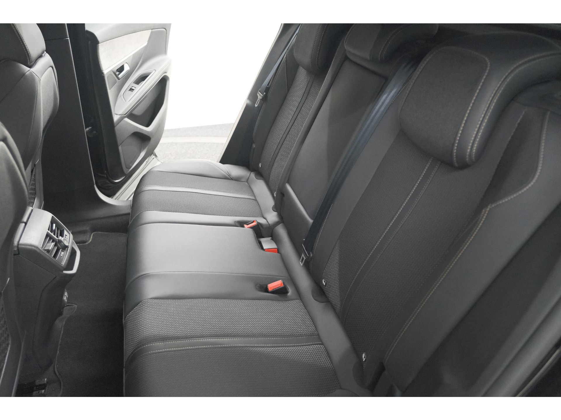 Peugeot 3008 136 Hybrid e-DCS6 GT | 360 Camera | Adaptieve Cruise Control | Elektrische Kofferklep | Stoelverwarming