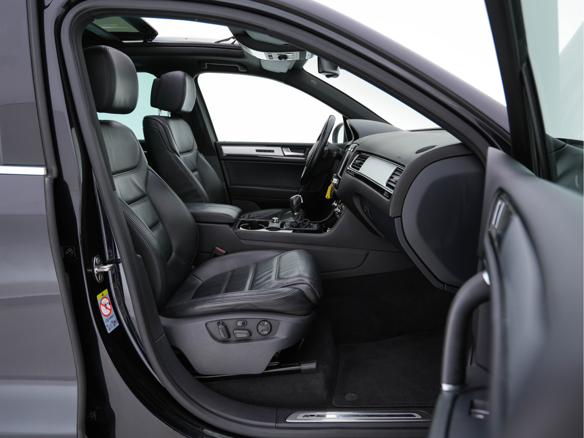 Volkswagen Touareg 3.0 TDI R-line-Pack Chrome-Pack Aut. *PANO | FULL-LEATHER | NAVI-FULLMAP | XENON | DYNAUDIO | MEMORY-PACK | ECC | SHIFT-PADDLES | PDC | DAB | COMFORT-SEATS | 21"ALU*