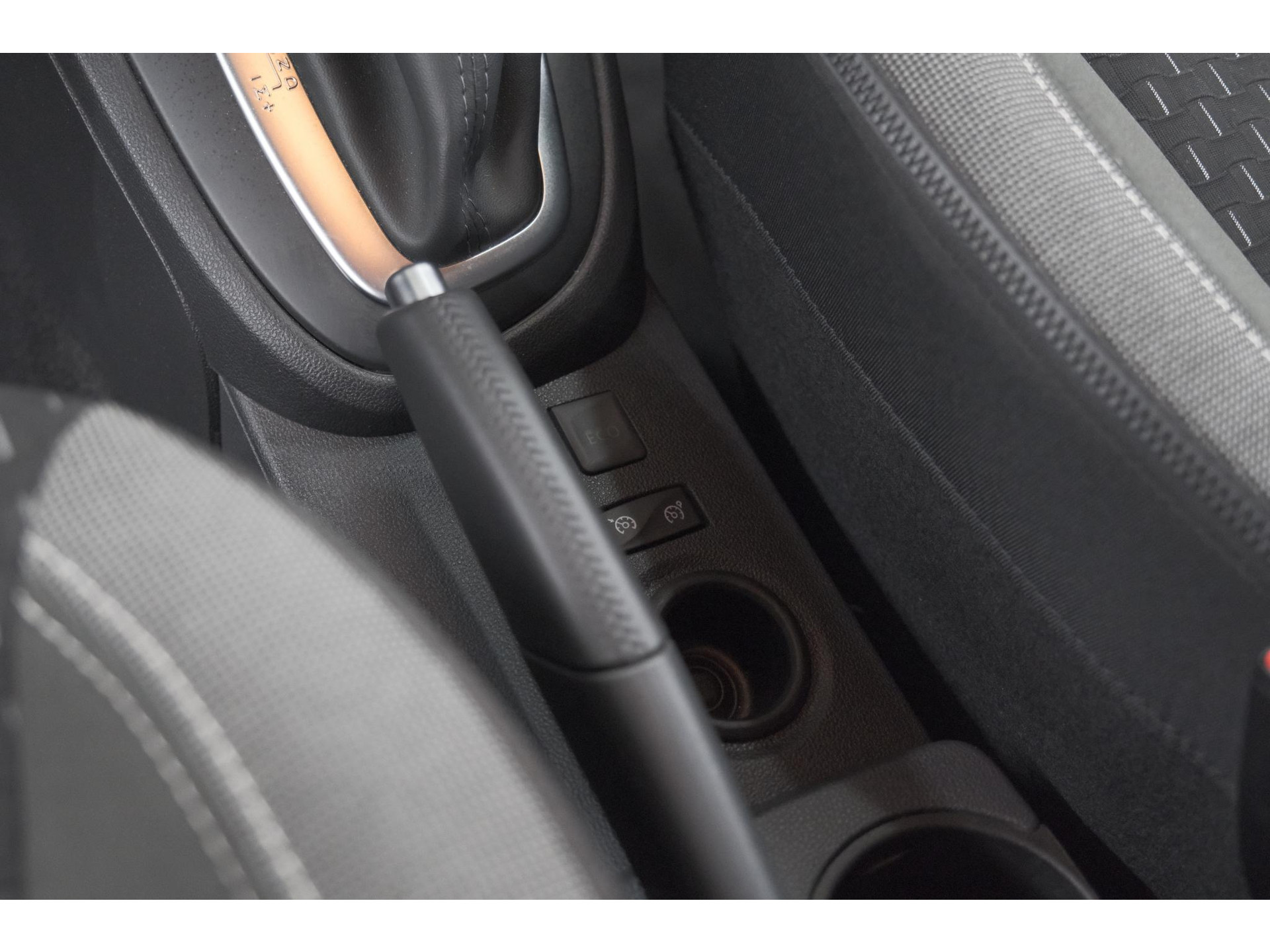 Renault Captur TCe 120 EDC Intens | Trekhaak | Camera | Navigatie | Parkeersensoren