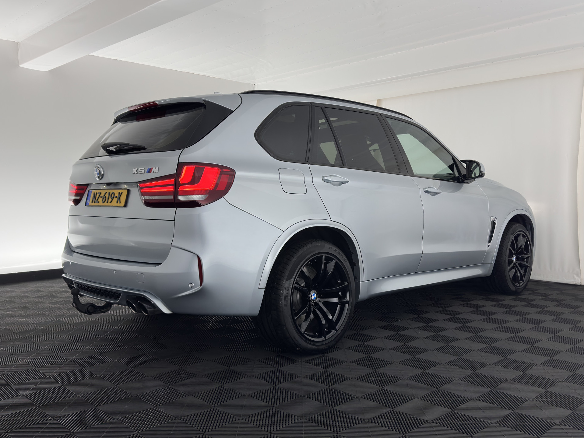BMW X5 M Aut. *PANO | HEAD-UP | LEATHER | FULL-LED | NAVI-FULLMAP | MEMORY-PACK | HARMAN/KARDON-AUDIO | KEYLESS | CAMERA | HEATED-COMFORTSEATS | SHIFTPADDLES | TOWBAR | 20''ALU*