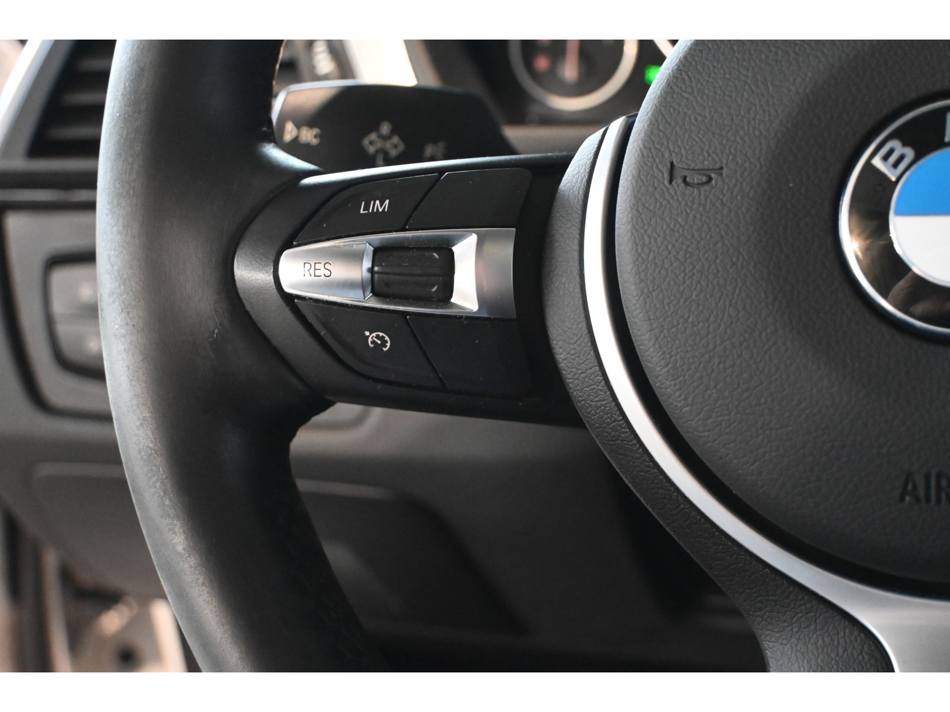 BMW 3-serie Touring 318i Luxury Clima Navigatie LED Panoramadak 18'Inch Goed Onderhouden! Inruil Mogelijk!