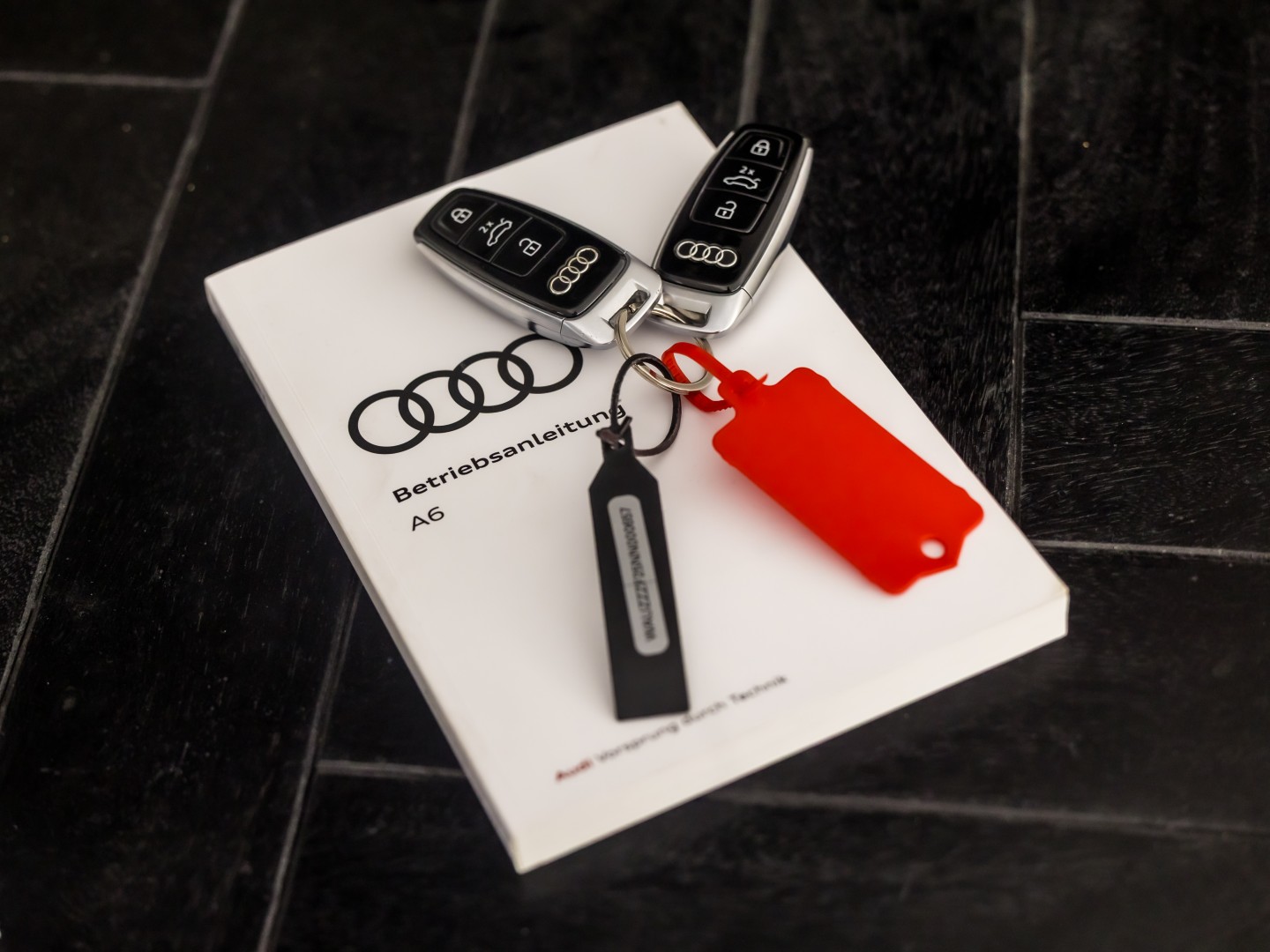 Audi A6 55 TFSI e Quattro S-Line Competition 367Pk Automaat (PANORAMADAK, CARBON PACK, BANG&OLUFSEN, APPLE CARPLAY, CAMERA, MEMORY SEATS, GETINT GLAS, HEAD-UP DISPLAY, ADAPTIVE CRUISE, SFEERVERLICHTING, NIEUWSTAAT)