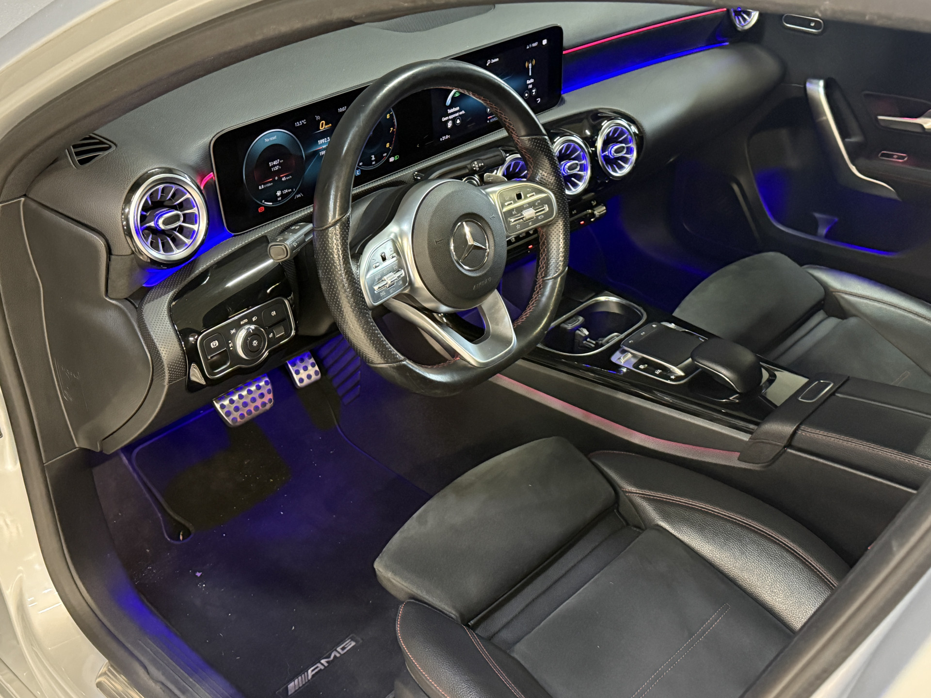 Mercedes-Benz A-klasse 220 4MATIC Premium | Panoramadak | Sfeerverlichting | Camera
