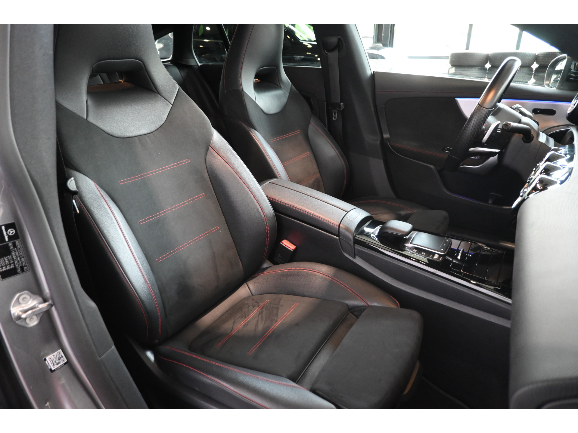Mercedes-Benz CLA-klasse Shooting Brake 180 Automaat Business Solution AMG Clima Panoramadak Widescreen Sfeer LED Rijklaarprijs! Inruil Mogelijk!