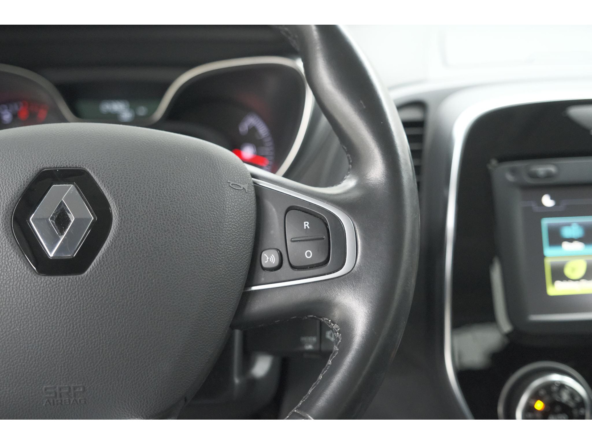 Renault Captur TCe 90 Intens | Trekhaak | AllSeason banden | Navigatie | Parkeersensoren