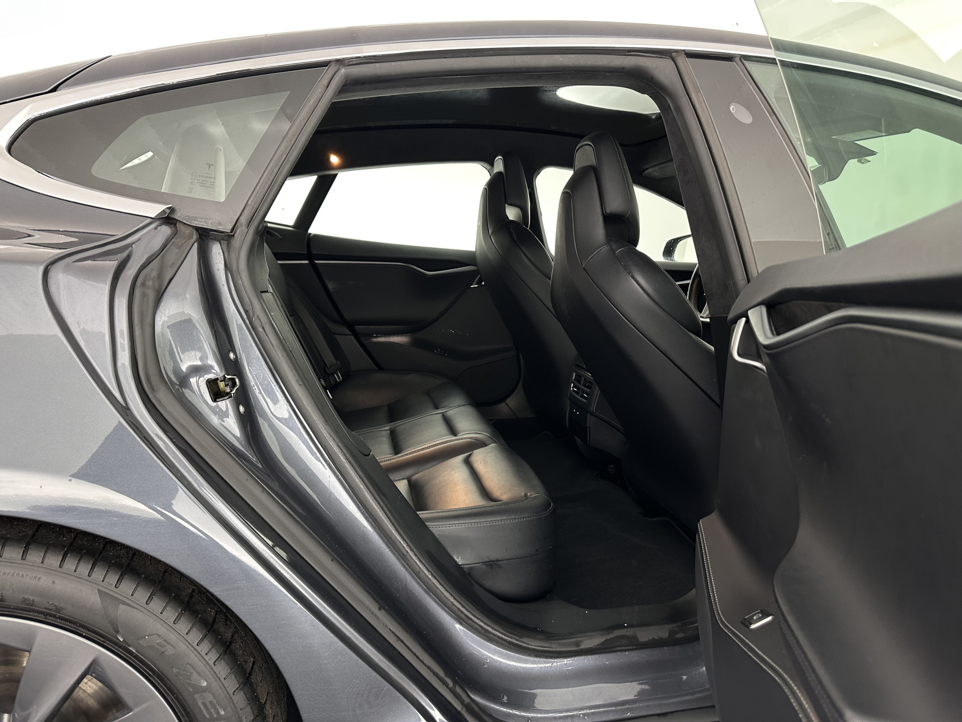 Tesla Model S 75D Base [ 3-Fase-17kW ] {SOH-85%} (INCL-BTW) Aut. *PANO-WINDOW | LEATHER | CCS-FASTLOADER | FULL-LED | NAVI-FULLMAP | KEYLESS | MEMORY-PACK | HEATED-COMFORTSEATS | DIGI-COCKPIT | CARBON-INLAY | AUTO-PILOT |  19"ALU*