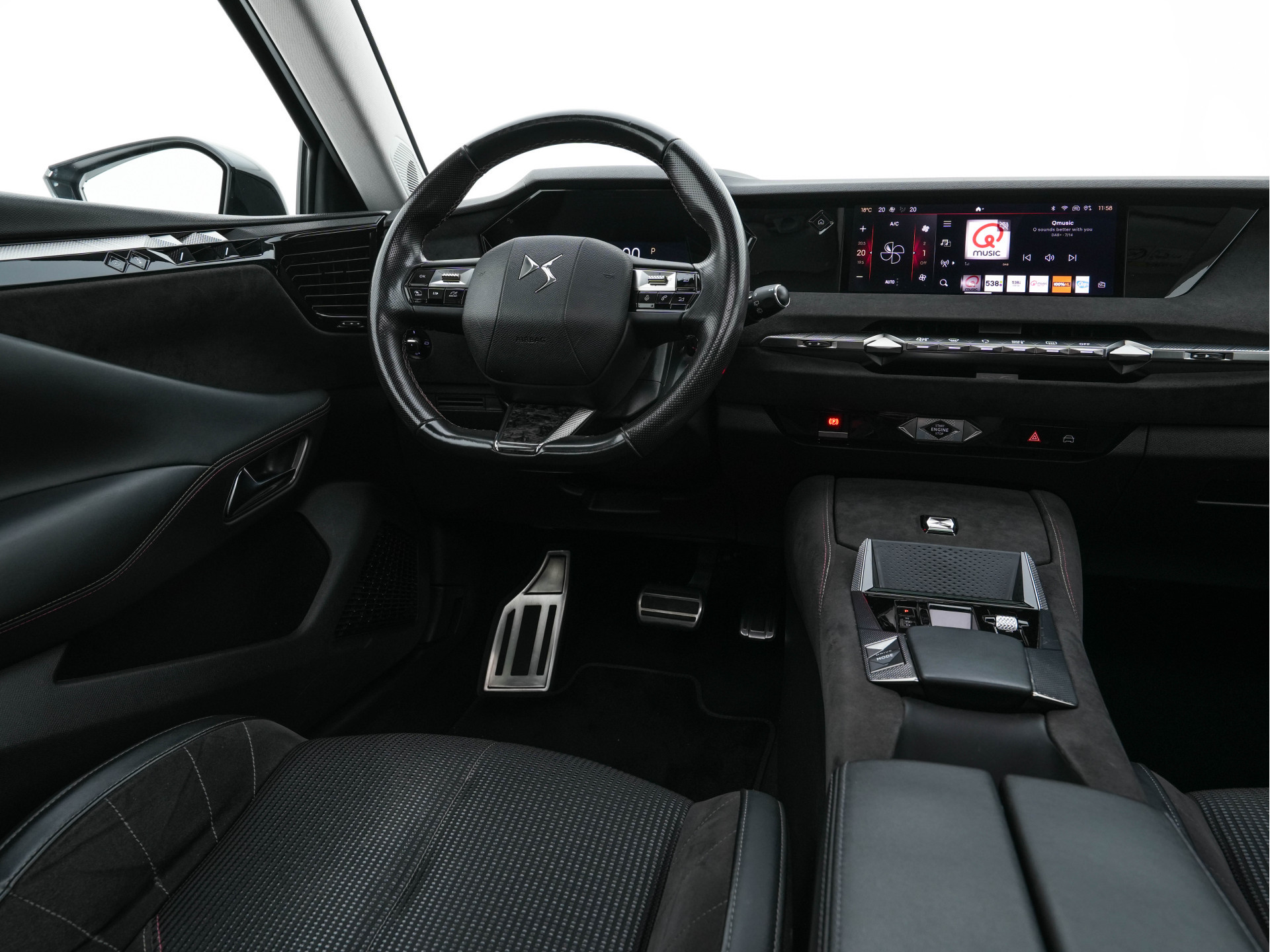 DS 4 1.6 PureTech Performance Line (INCL-BTW) Aut. *PANO | LEATHER-MICROFIBRE | FULL-LED | HEATED-SPORTSEATS | DIGI-COCKPIT | KEYLESS | CAMERA | LANE-ASSIST | CARPLAY | ECC | SHIFT-PADDLES | PDC | TOWBAR | 19''ALU*