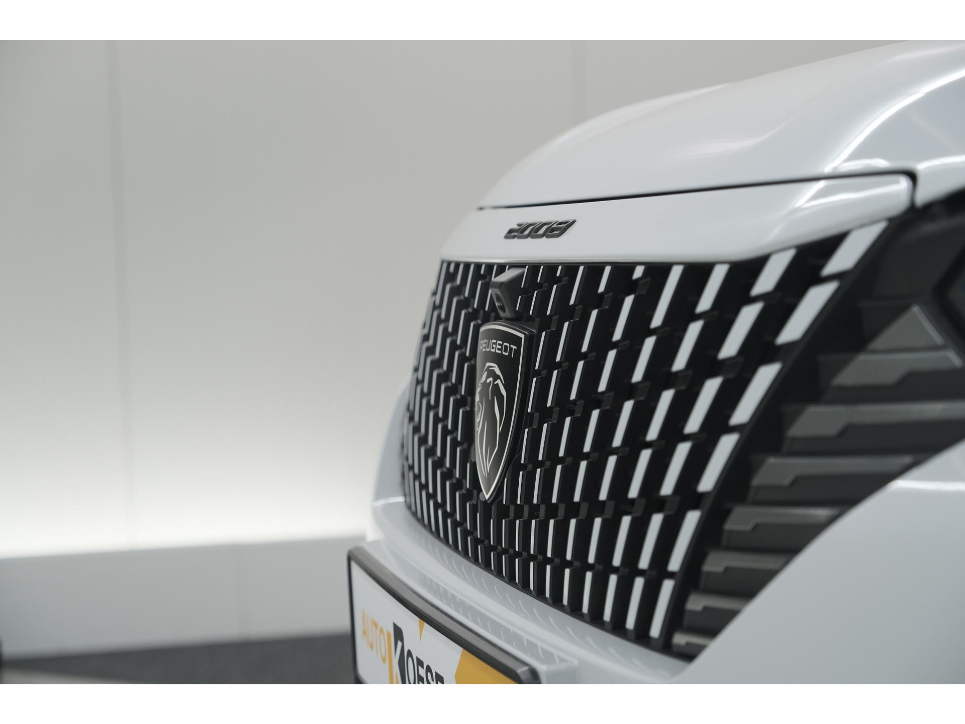 Peugeot 2008 PureTech 130 EAT8 Allure | Allseason banden | 360 Camera | Dodehoekdetectie | Apple Carplay | Stoelverwarming