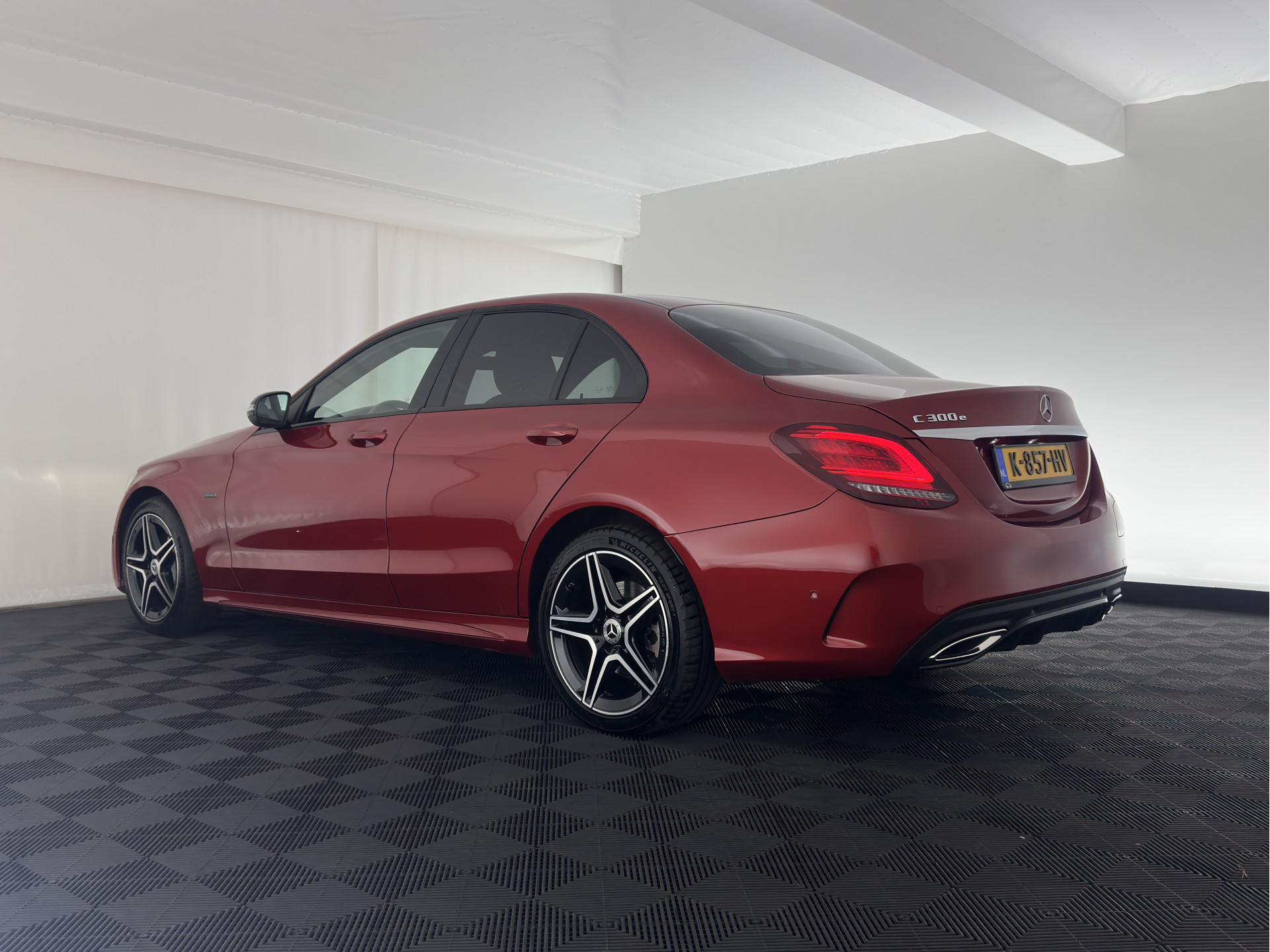 Mercedes-Benz C-klasse 300 e Business Solution AMG Limited ( Plug-In ) (INCL-BTW) *FULL-LEATHER | FULL-LED | BURMESTER | AMBIENT-LIGHT | BLIND-SPOT | HEATED-SPORTSEATS | DIGI-COCKPIT | NAVI-FULLMAP | CAMERA | DAB+ | PRIVACY-GLASS | 18''ALU*