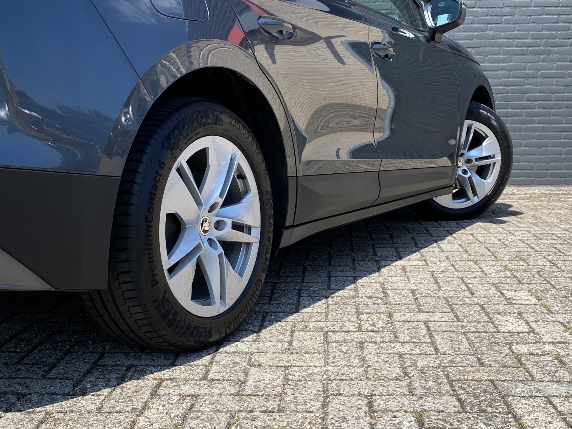 ŠKODA Enyaq iV 60 | 1e eigenaar | dealer onderhouden | navigatie | trekhaak | camera | stoelverwarming | apple carplay