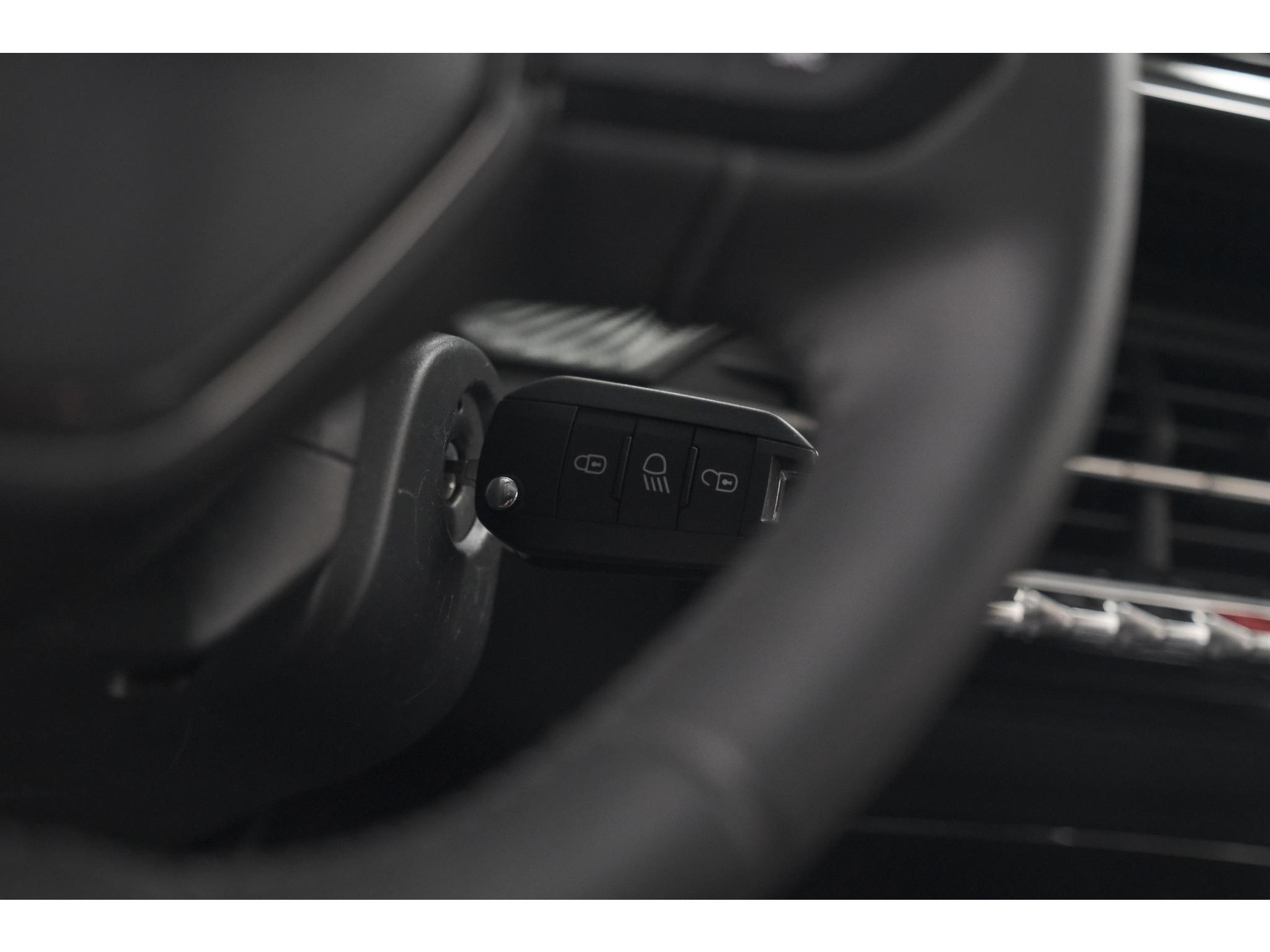 Peugeot 208 PureTech 100 Allure | 360 Camera | Dodehoekdetectie | Apple Carplay