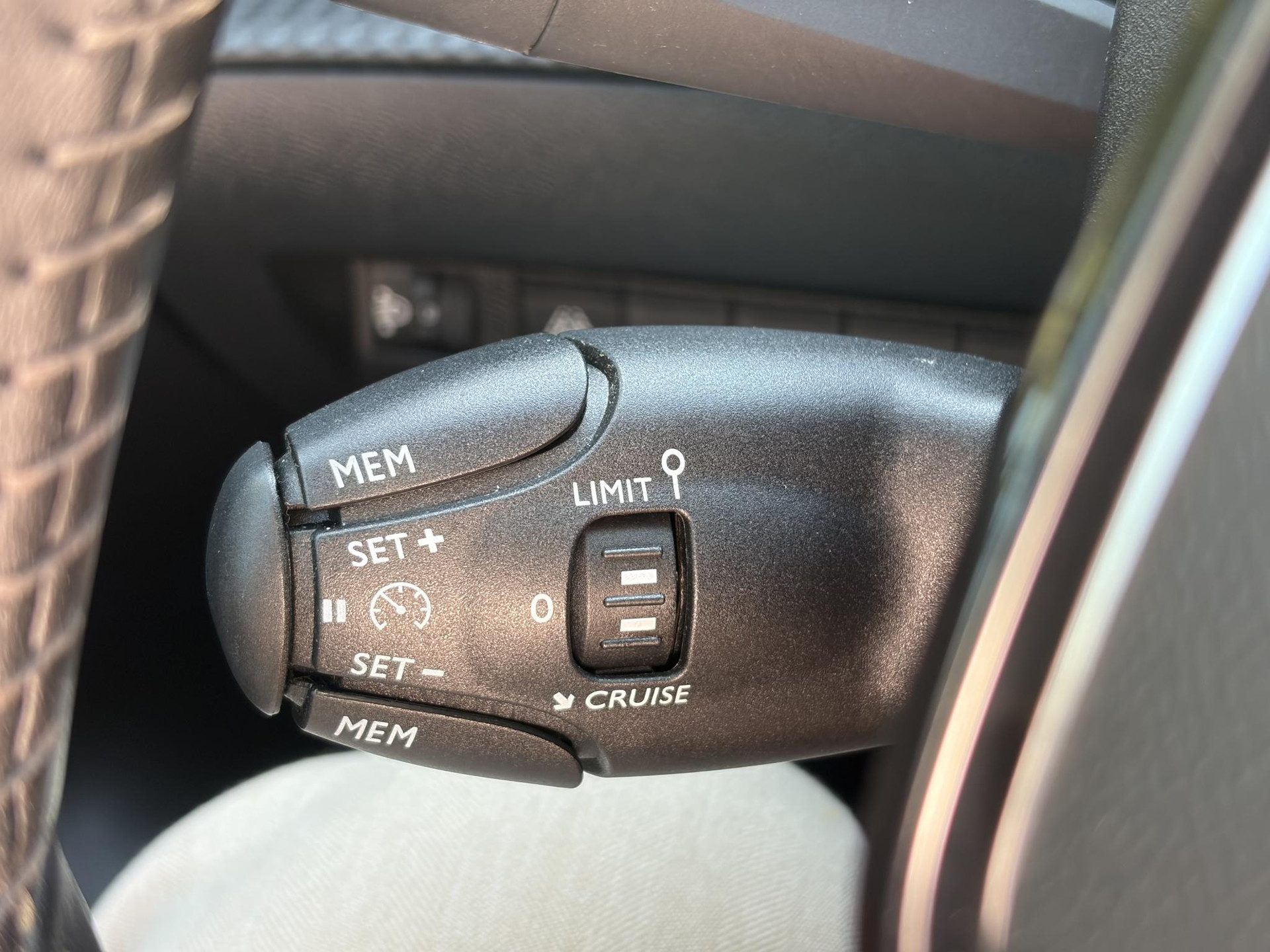 Peugeot 208 1.2 PureTech Blue Lease Active 2e Eigenaar,D-riem vv in 11-2025,Camera,Navi,Carplay,75pk,Clima,Cruise,Rijstrooksensor,Pdc,Lm velgen,N.A.P,Apk tot 11-2027