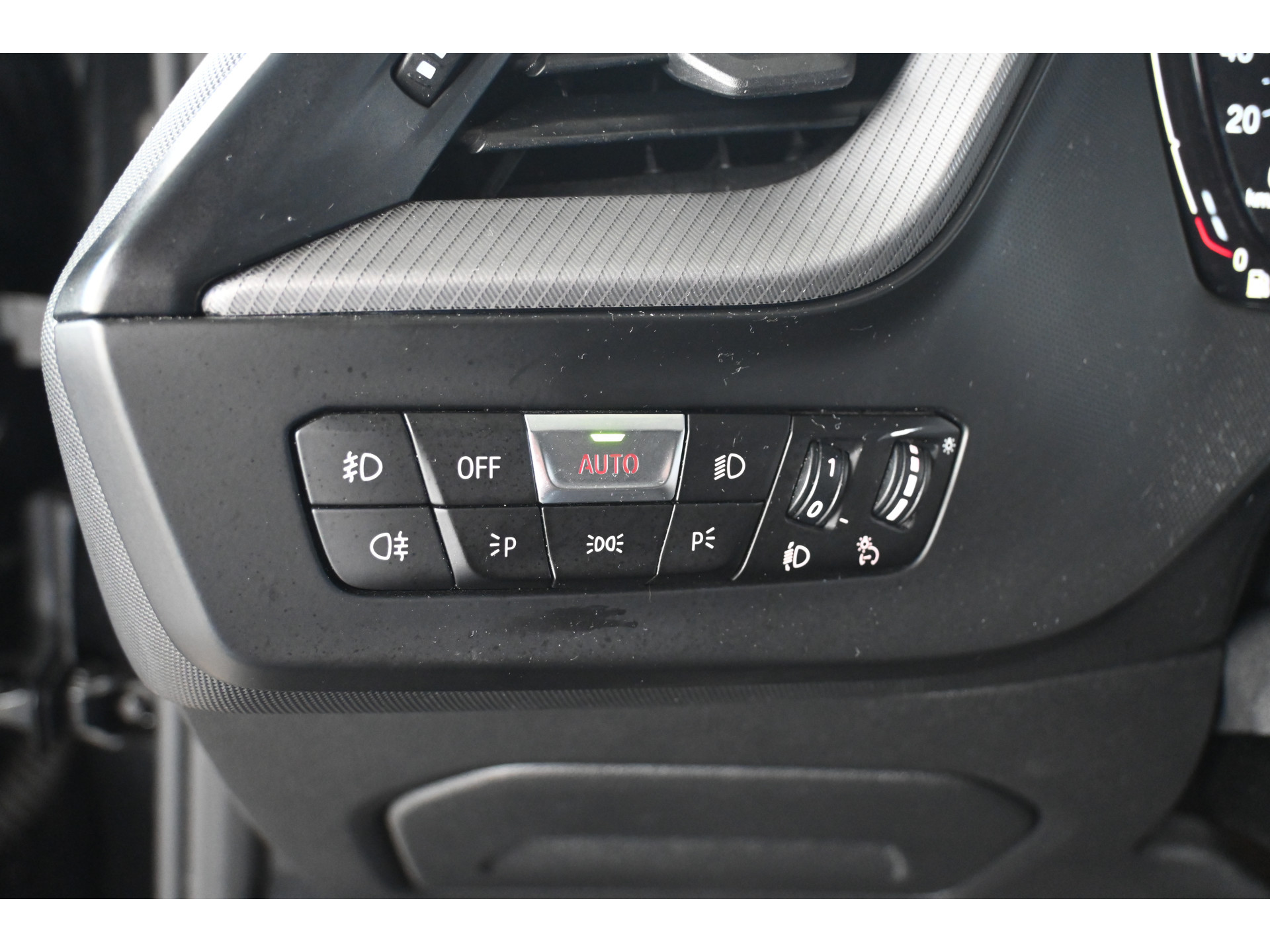 BMW 1-serie 118i High Executive Aut M Sport Navigatie Carplay Dealer Onderhouden! Inruil Mogelijk!