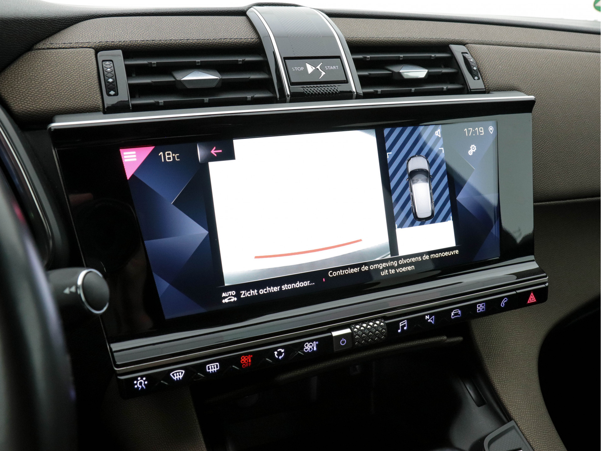 DS 7 Crossback 1.5 BlueHDI So Chic *DIGI-COCKPIT | NAVI-FULLMAP | FULL-LED | MICROFIBRE | CAMERA | KEYLESS | CARPLAY | ADAPT.CRUISE | DAB | HEATED-SEATS | TOWBAR | PDC | SPORT-SEATS | 18"ALU*