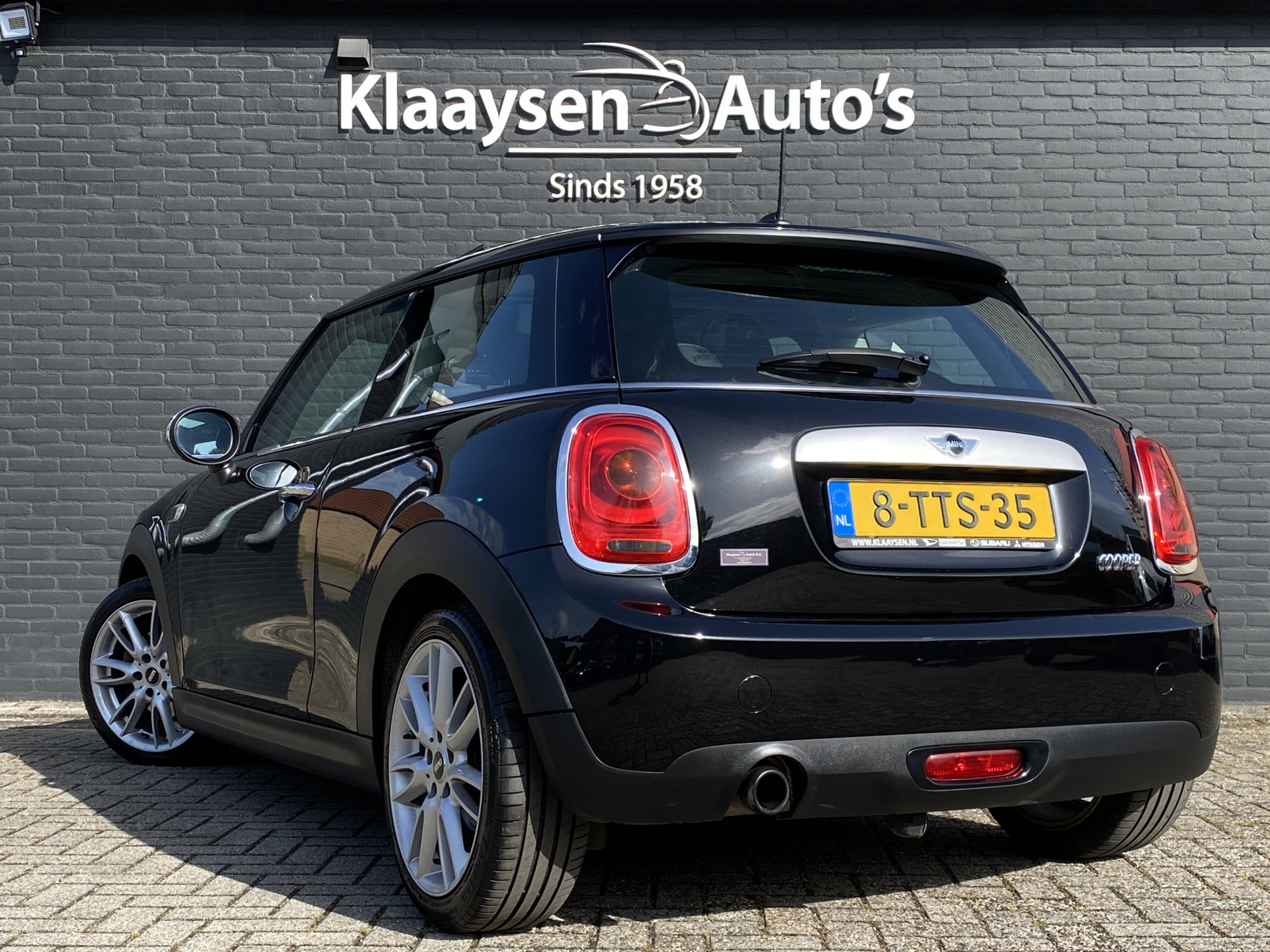 MINI Mini 1.5 Cooper Pepper 136 pk | navigatie | panoramadak | bluetooth | cruise control | chromen details | trekhaak