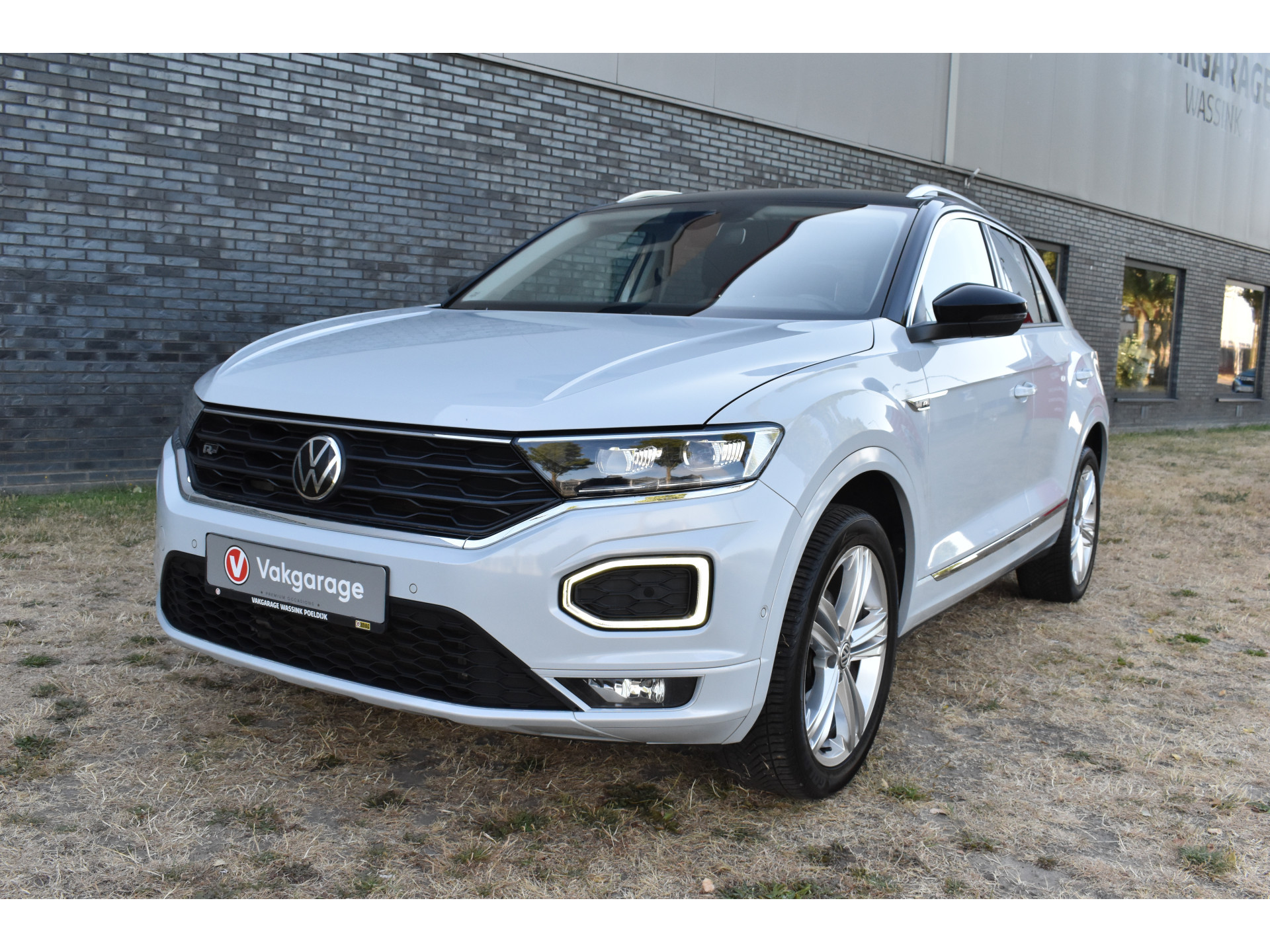 Volkswagen T-Roc 1.5 TSI Sport Business R Carplay Automaat R-line Zwart dak